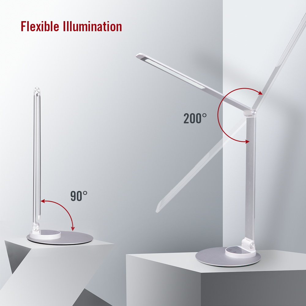 Eine moderne Schreibtischlampe mit flexiblem Arm, die in verschiedenen Winkeln gezeigt wird. Die Lampe ist silberfarben und hat eine kreisförmige Basis.