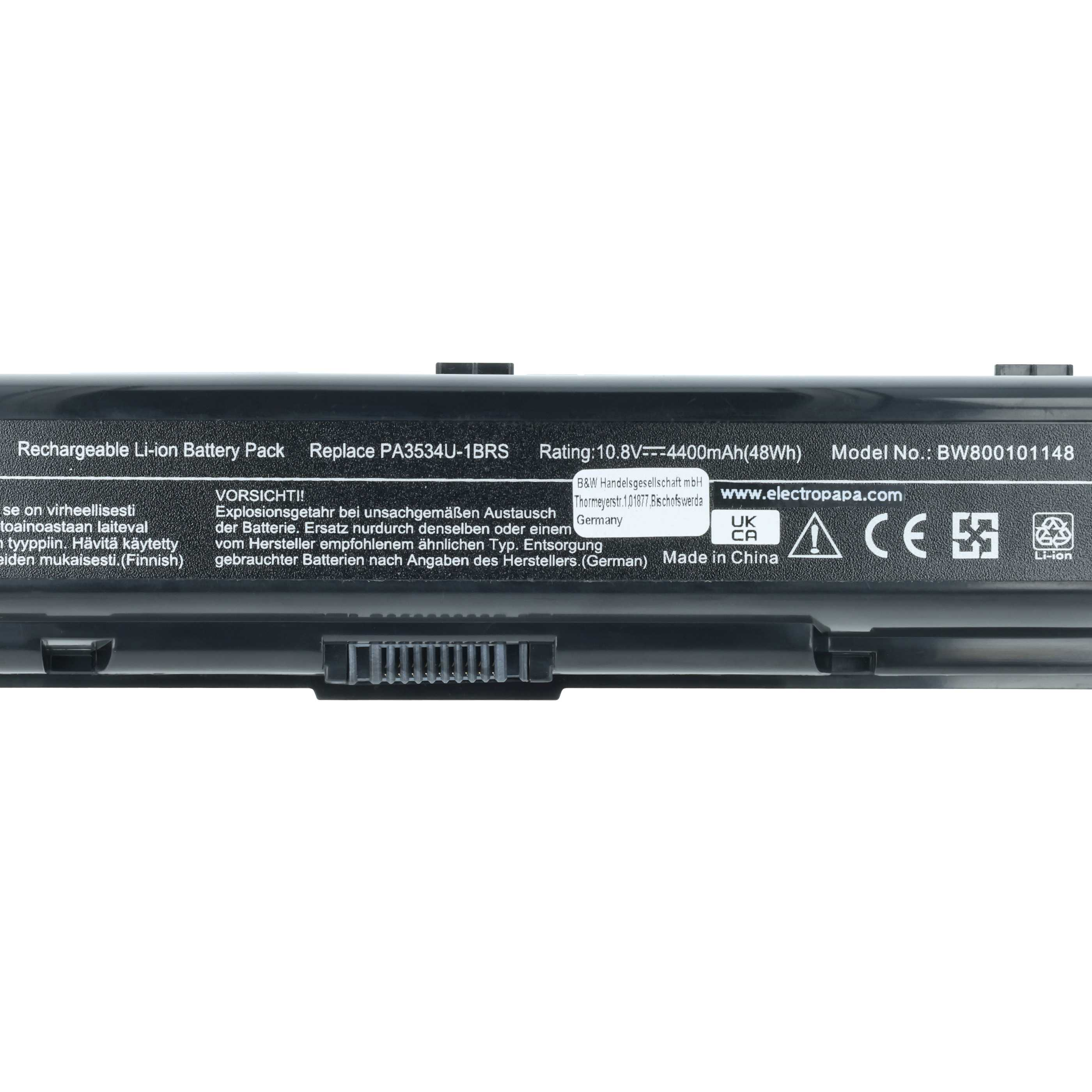 Ein schwarzer Laptop-Akku mit Text. Er hat Warnungen und technische Details aufgedruckt.