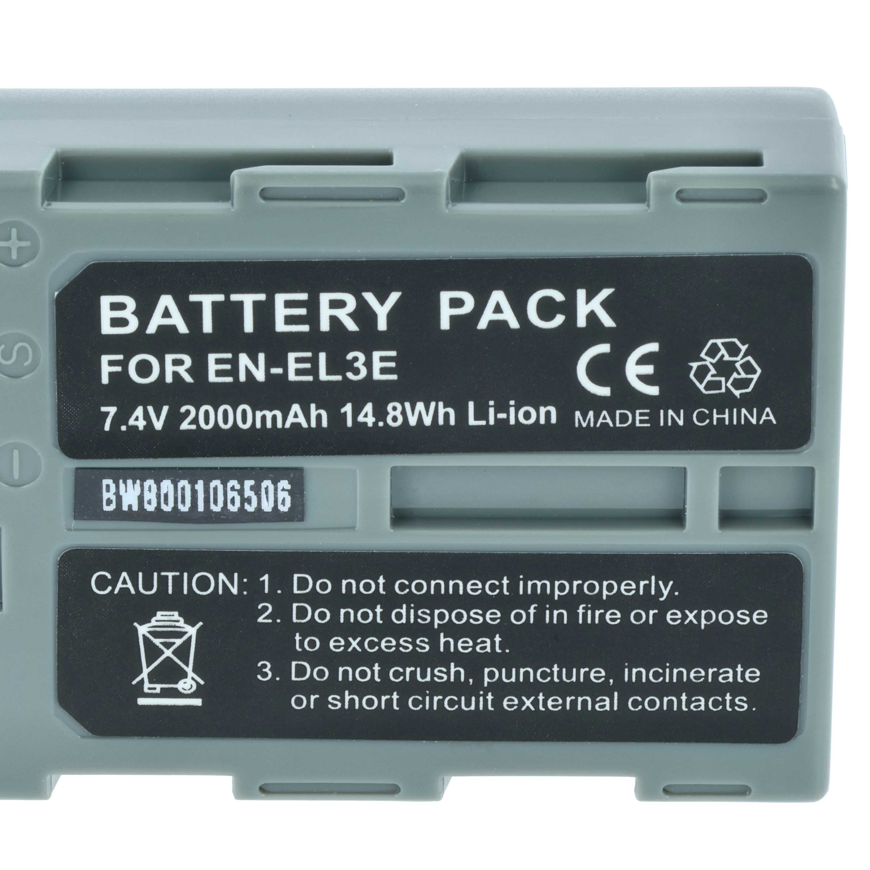 Grauer Akku mit schwarzen Etiketten. Text: Battery Pack, 7.4V 2000mAh und Vorsichtshinweise.