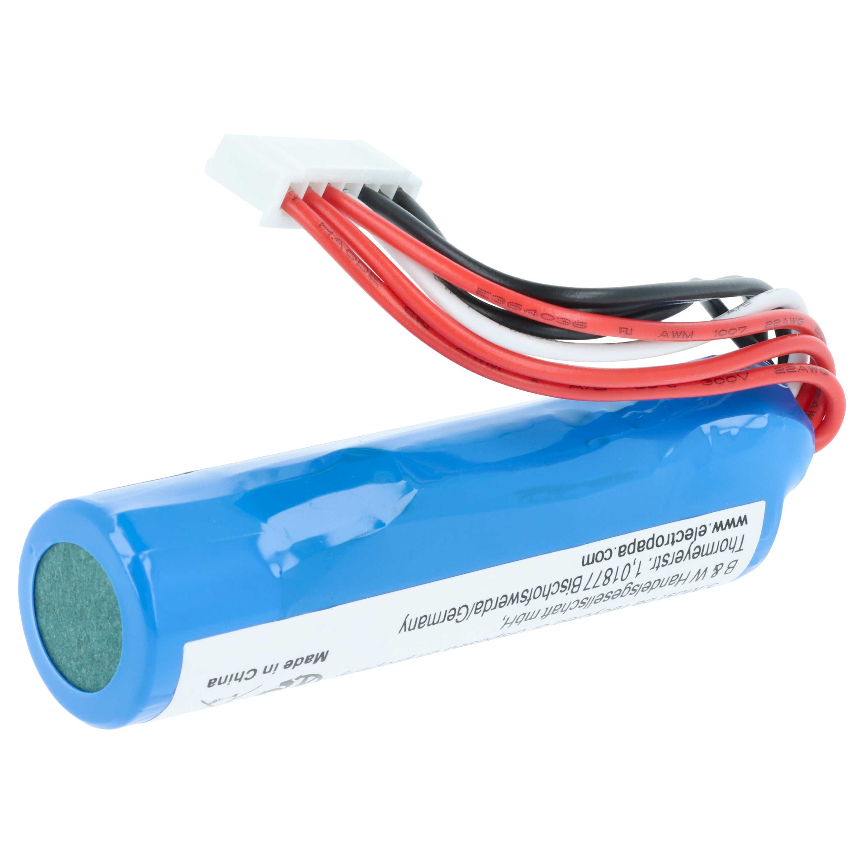 Eine blaue zylindrische Batterie mit Kabeln. Sie hat ein Etikett und Drähte verschiedener Farben, die oben verbunden sind.