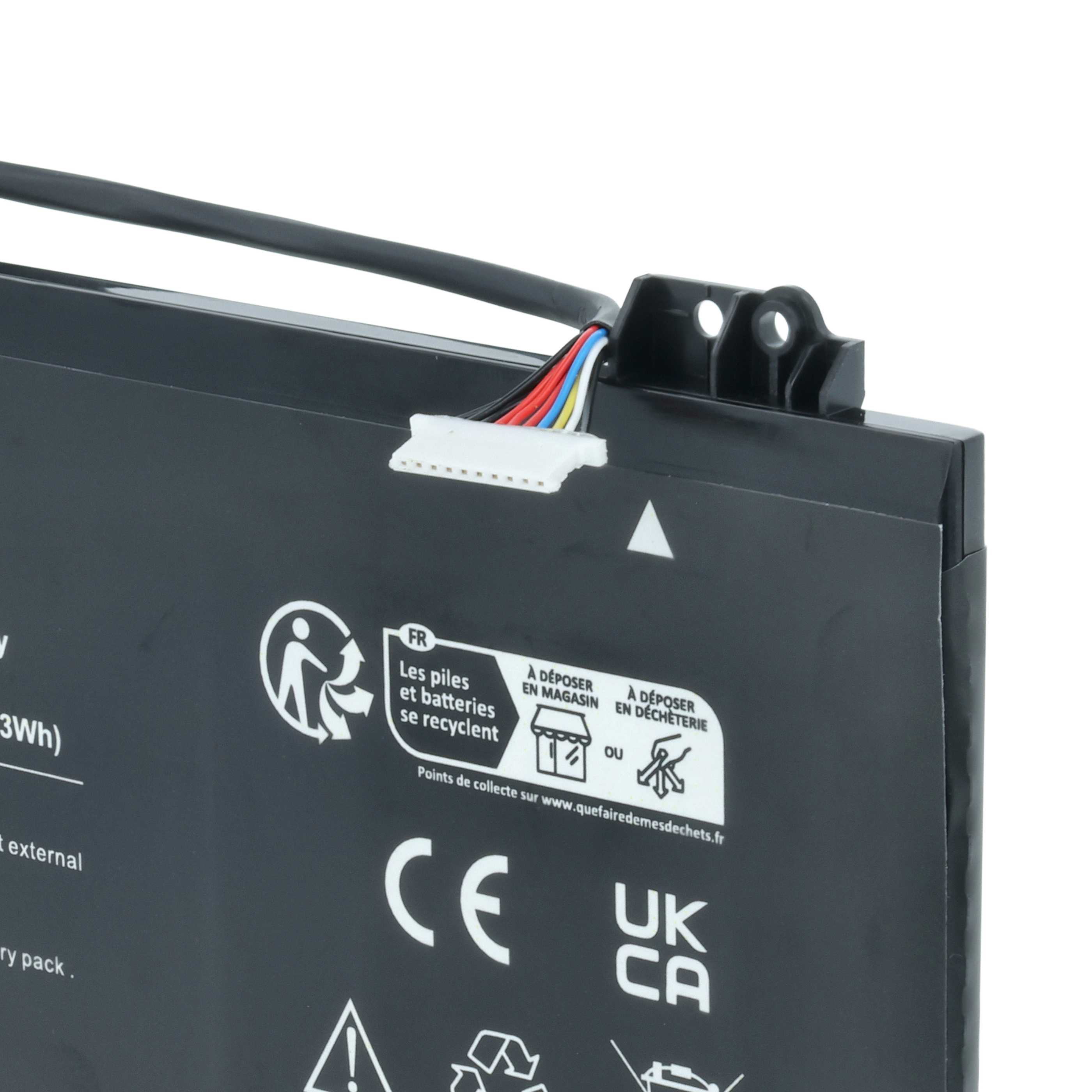 Nahaufnahme eines Akkus. Er hat einen schwarzen Körper mit einem Stecker und mehreren farbigen Drähten.