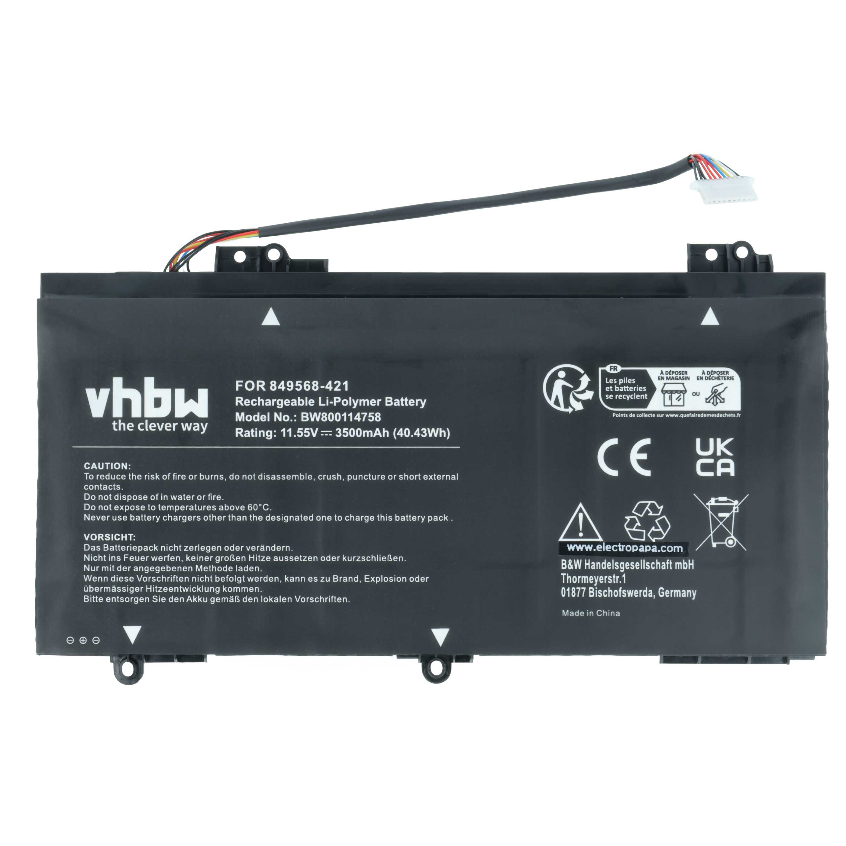 Ein rechteckiger schwarzer Laptop-Akku mit Etiketten und einem angeschlossenen Draht, einem weißen Stecker und farbigen Drähten.