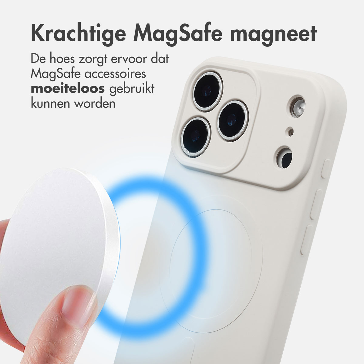 Un étui de téléphone blanc avec un aimant MagSafe est montré. Un accessoire rond blanc est tenu près de l'étui, démontrant la connexion magnétique.