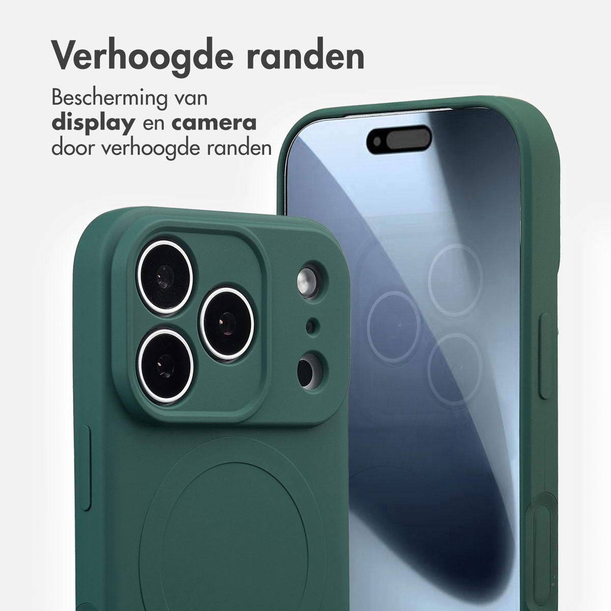 Een groene telefoonhoes met een camera-uitsparing beschermt een telefoon. De hoes staat naast een telefoon met een schermbeschermer.