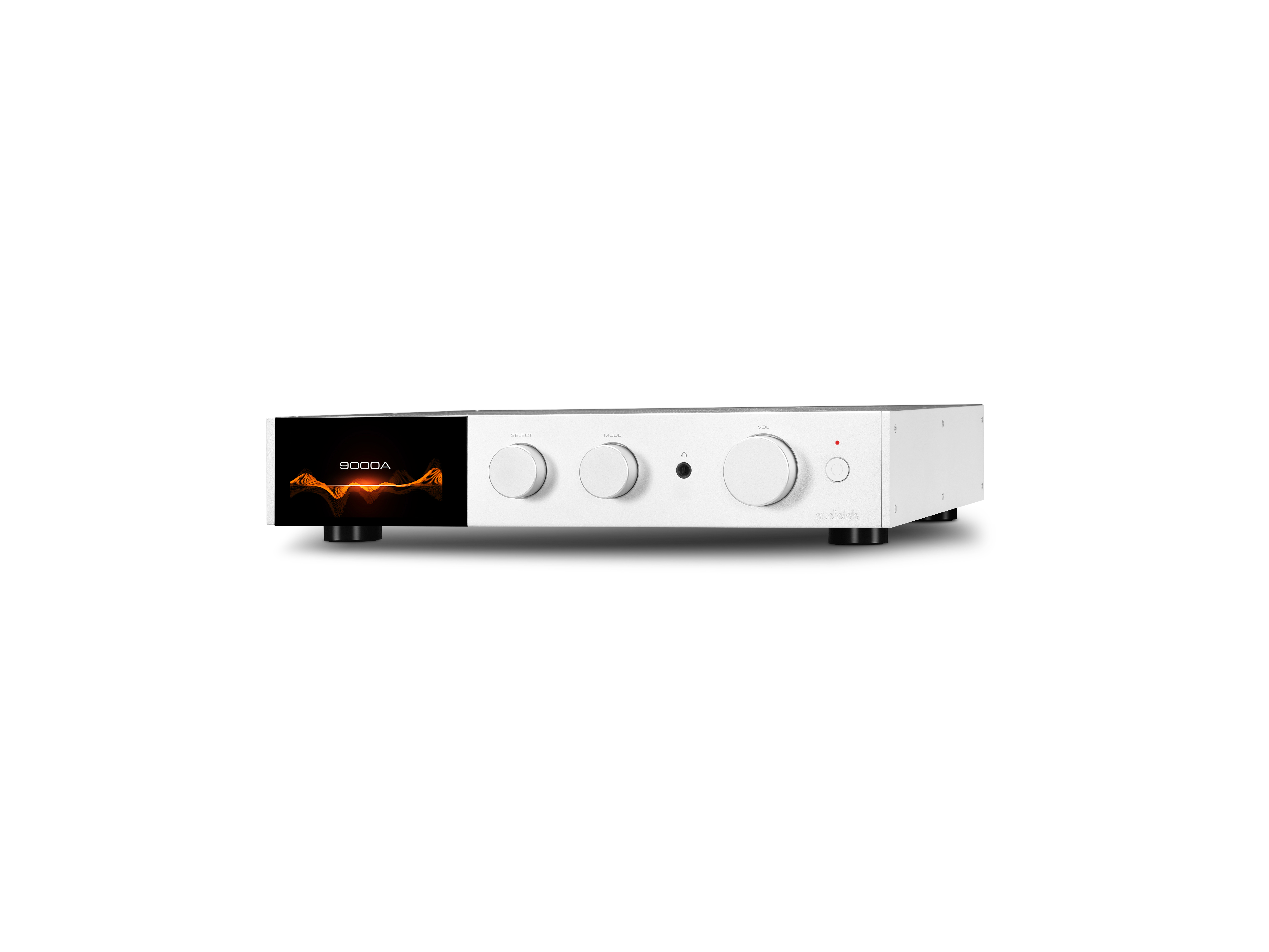 Weißer Audioverstärker mit Knöpfen und Display. Der Power-Knopf leuchtet rot. Schwarze Füße.