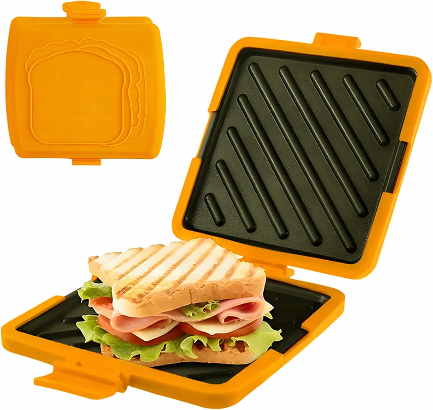 Ein orangefarbener Sandwichmaker mit einem gegrillten Sandwich darin. Andere Teile des Makers sind offen und geschlossen, mit einer sandwichförmigen Form.