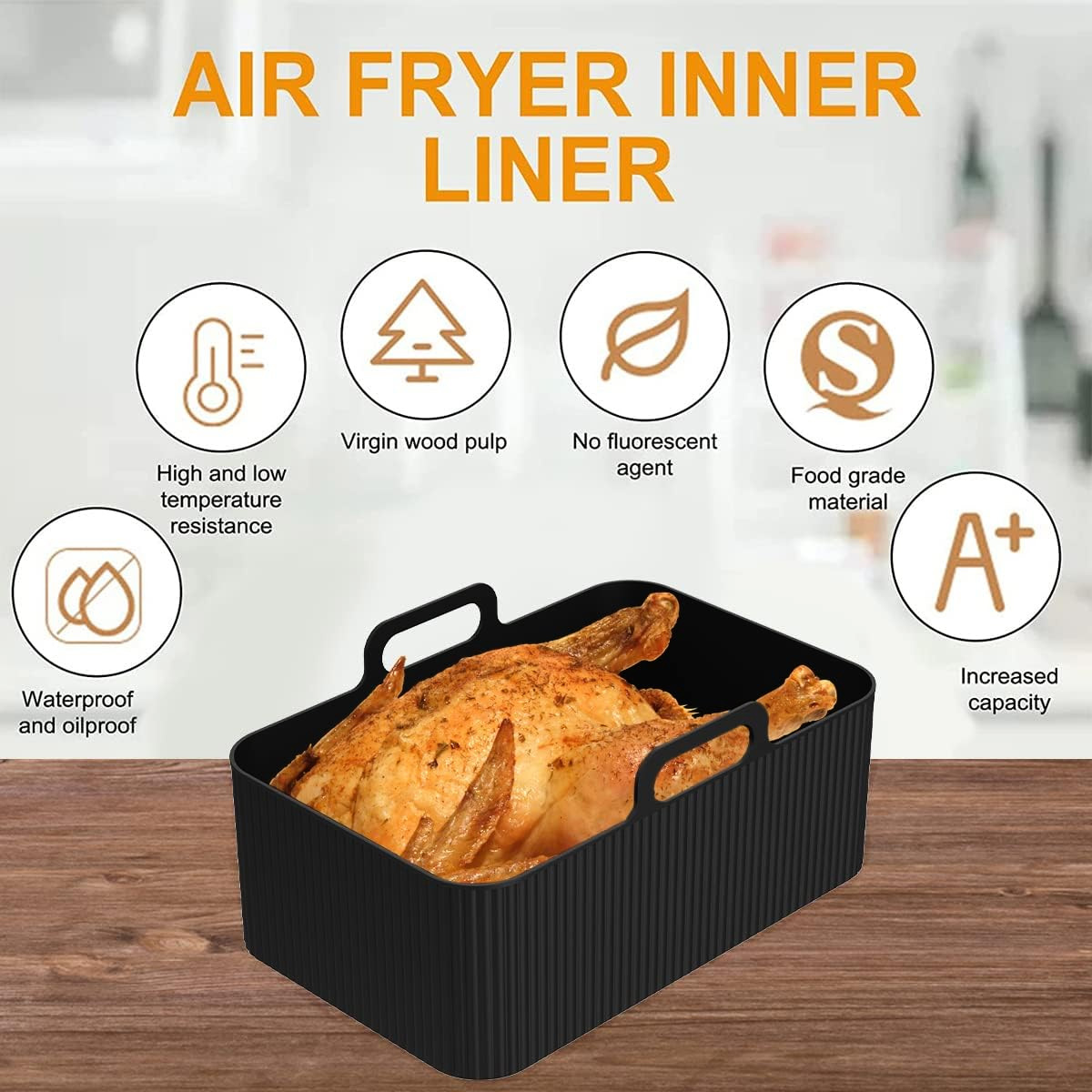 Gebratenes Hähnchen in einem schwarzen Airfryer-Korb mit Symbolen für Hitzebeständigkeit, Holzstoff, kein Fluoreszenzmittel und Material in Lebensmittelqualität.
