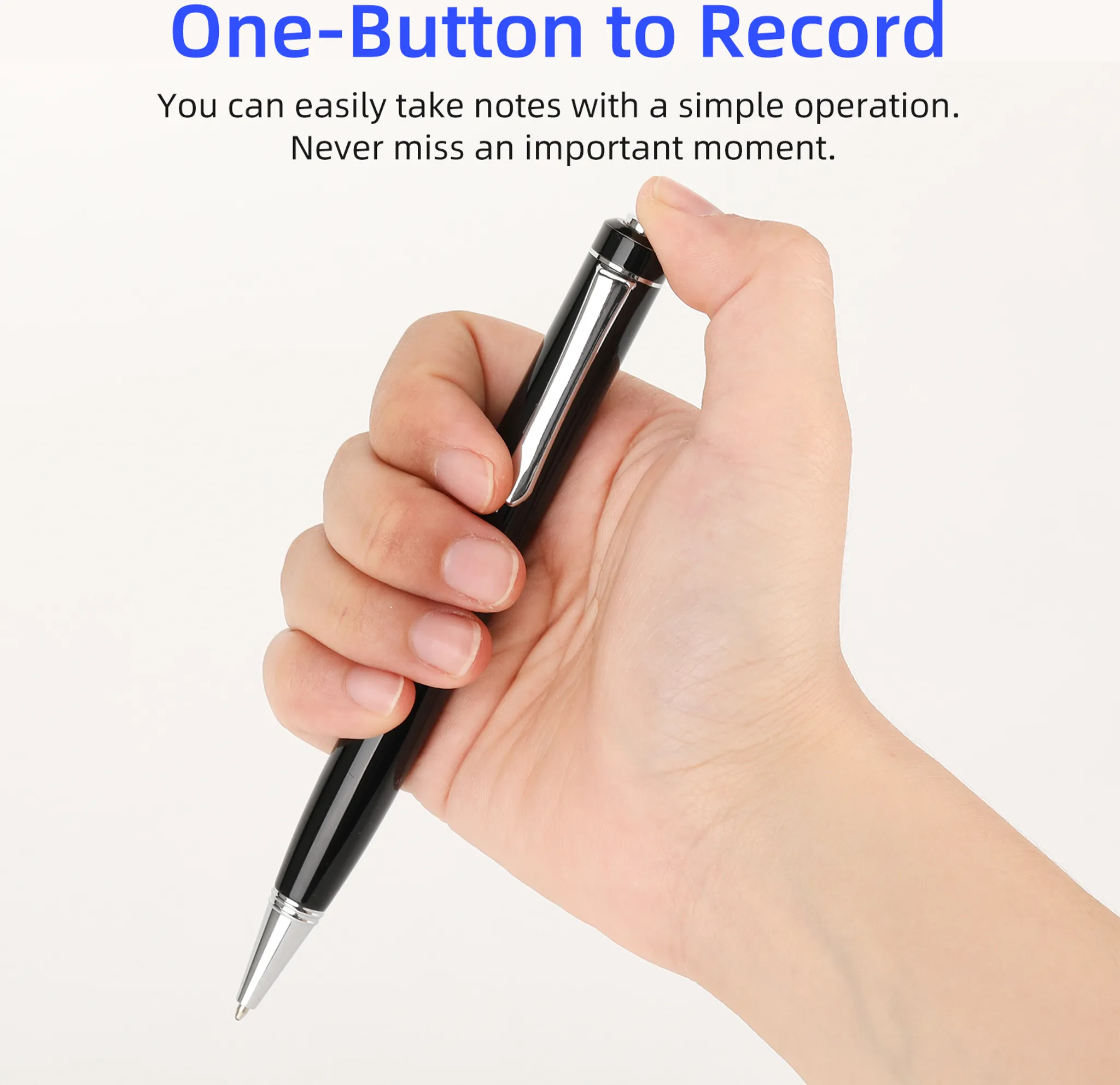 Eine Hand hält einen schwarzen Stift. Der Stift wird oben gedrückt. Weißer Hintergrund. Text: One-Button to Record.