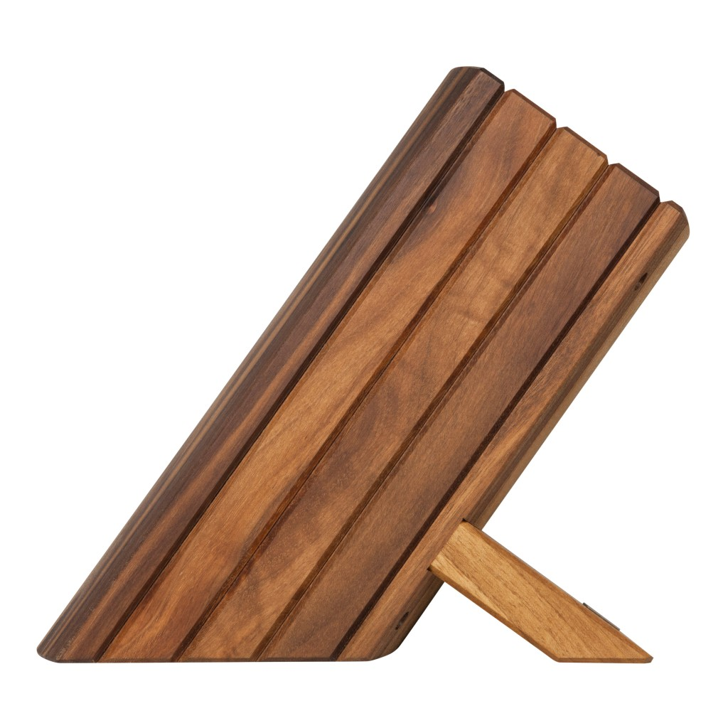 Abgewinkelter Messerblock aus Holz mit Stütze. Der Block hat vertikale Holzlatten. Die Stütze ist ein kleines Stück Holz.