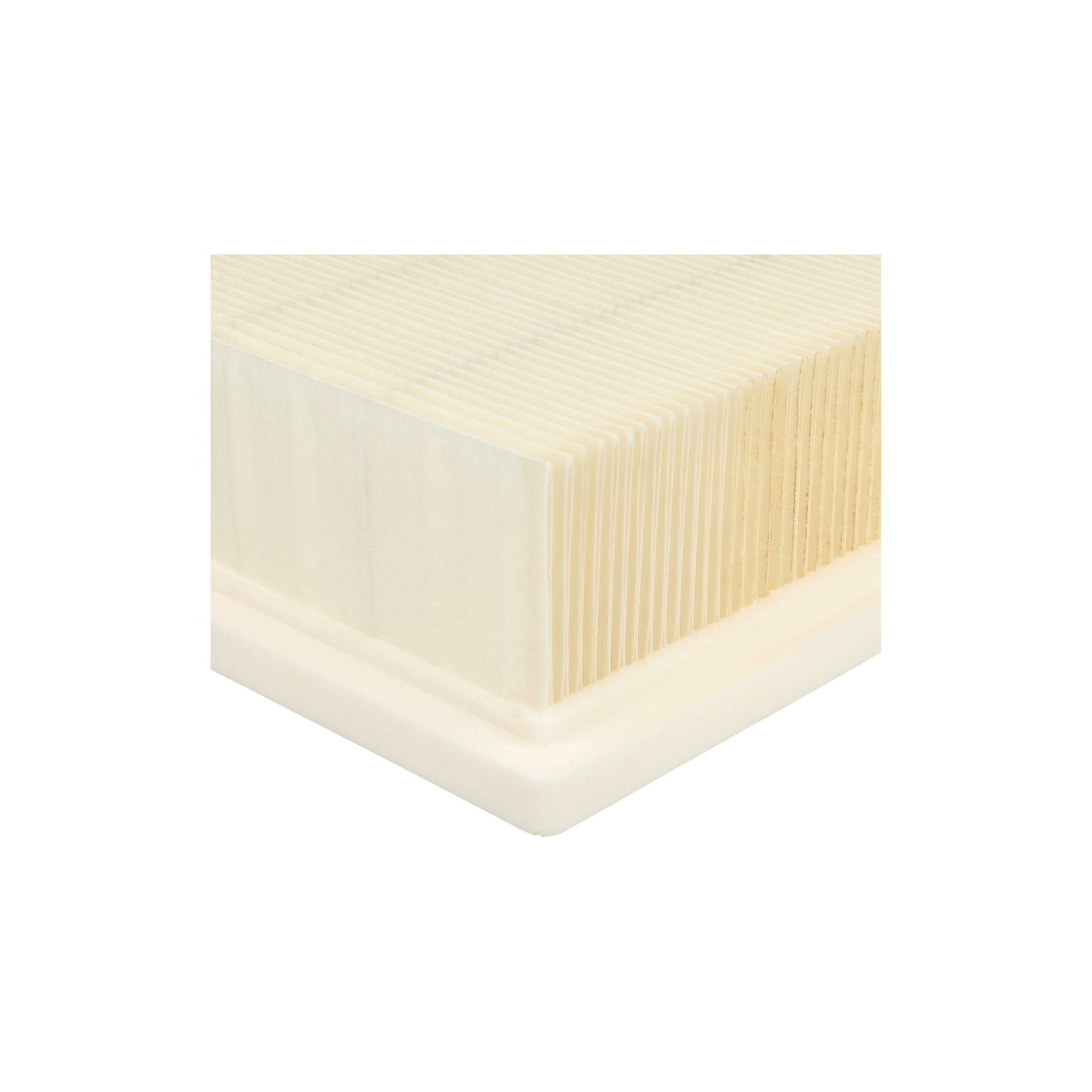 Nahaufnahme eines neuen Luftfilters. Der Filter ist rechteckig, hellbeige und hat mehrere vertikale Falten.