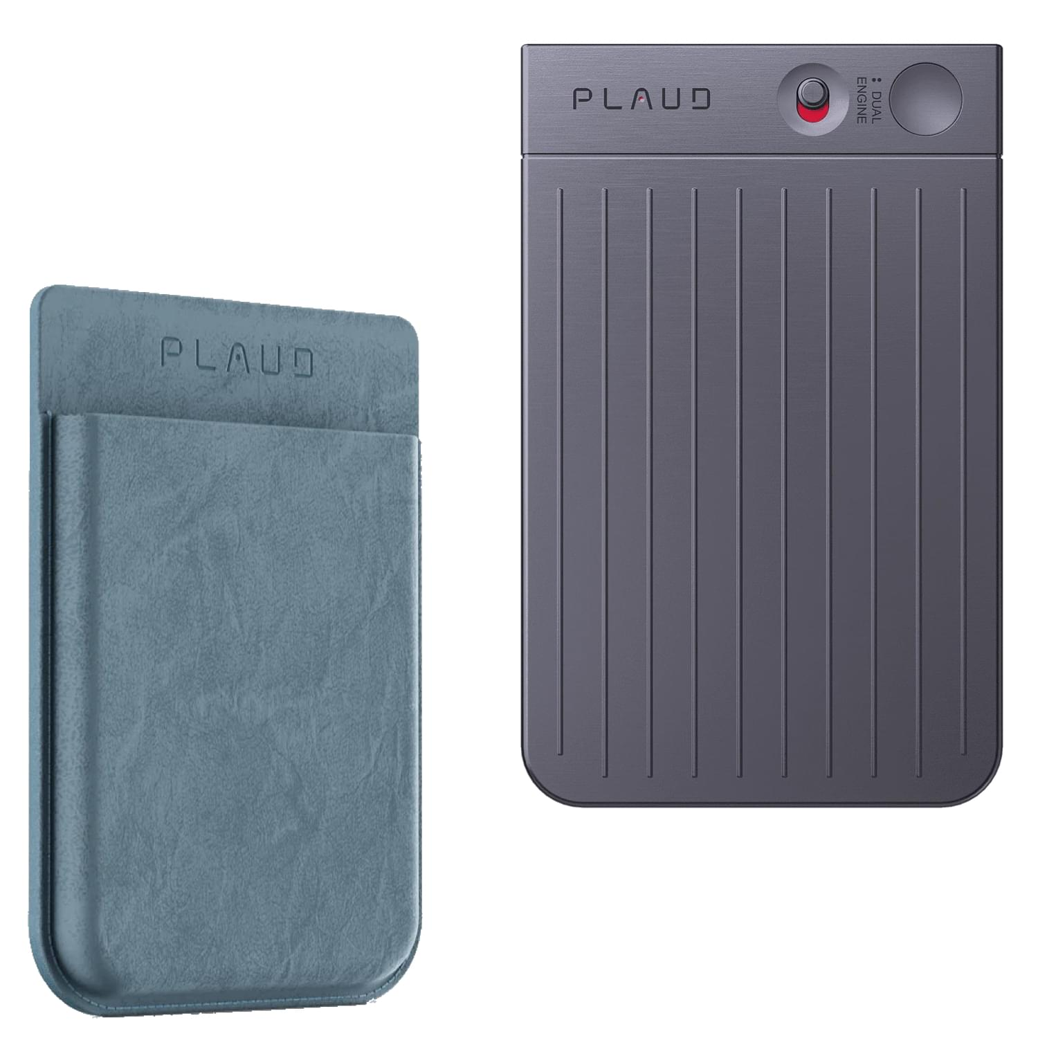 Deux appareils PLAUD gris. L'un est un étui, l'autre une boîte avec un bouton rouge et les mots 'DUAL ENGINE'.