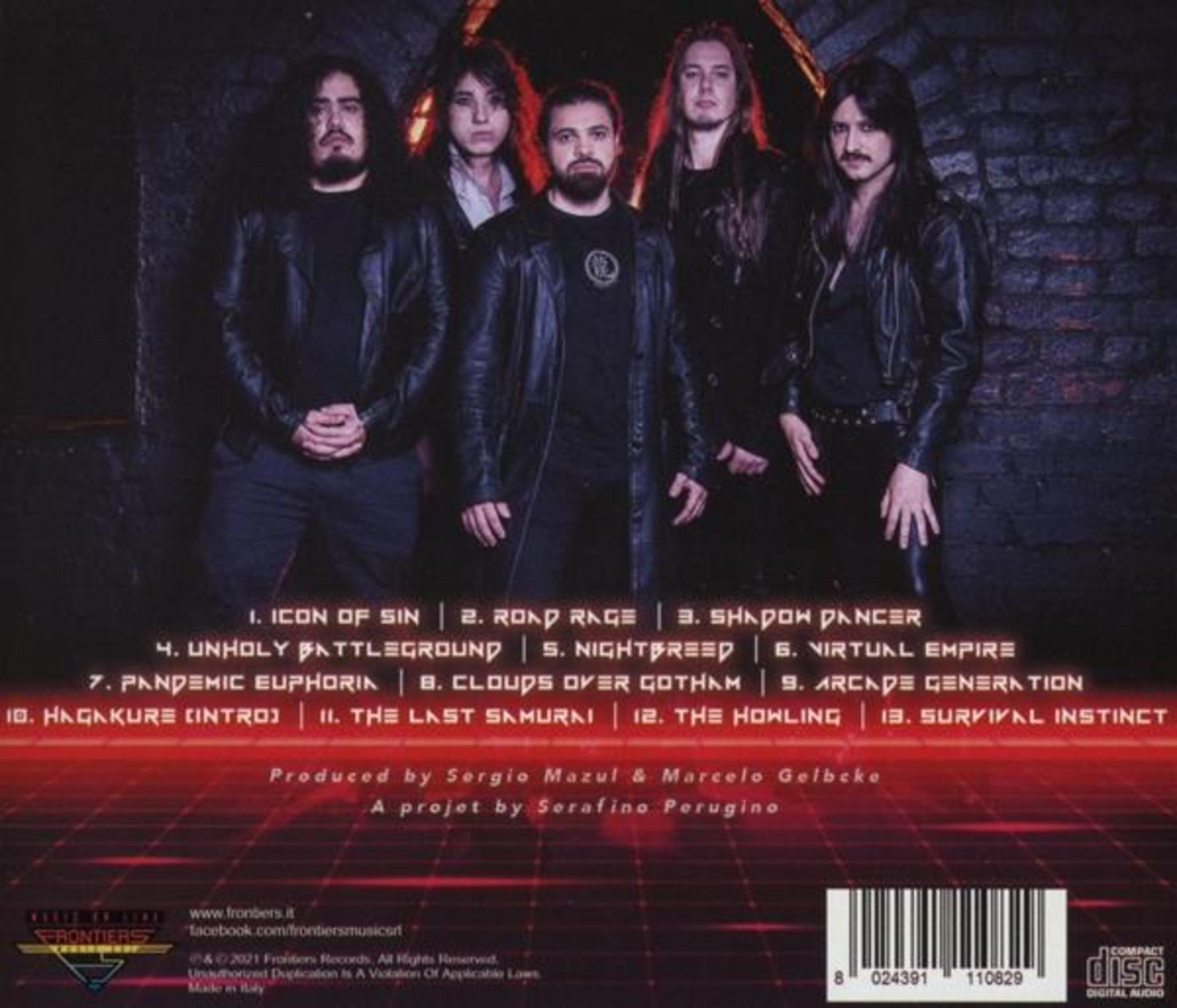 Fünf Männer in dunkler Kleidung posieren für ein Bandfoto. Text enthält Songtitel und Produktionskredite, mit CD-Logo.
