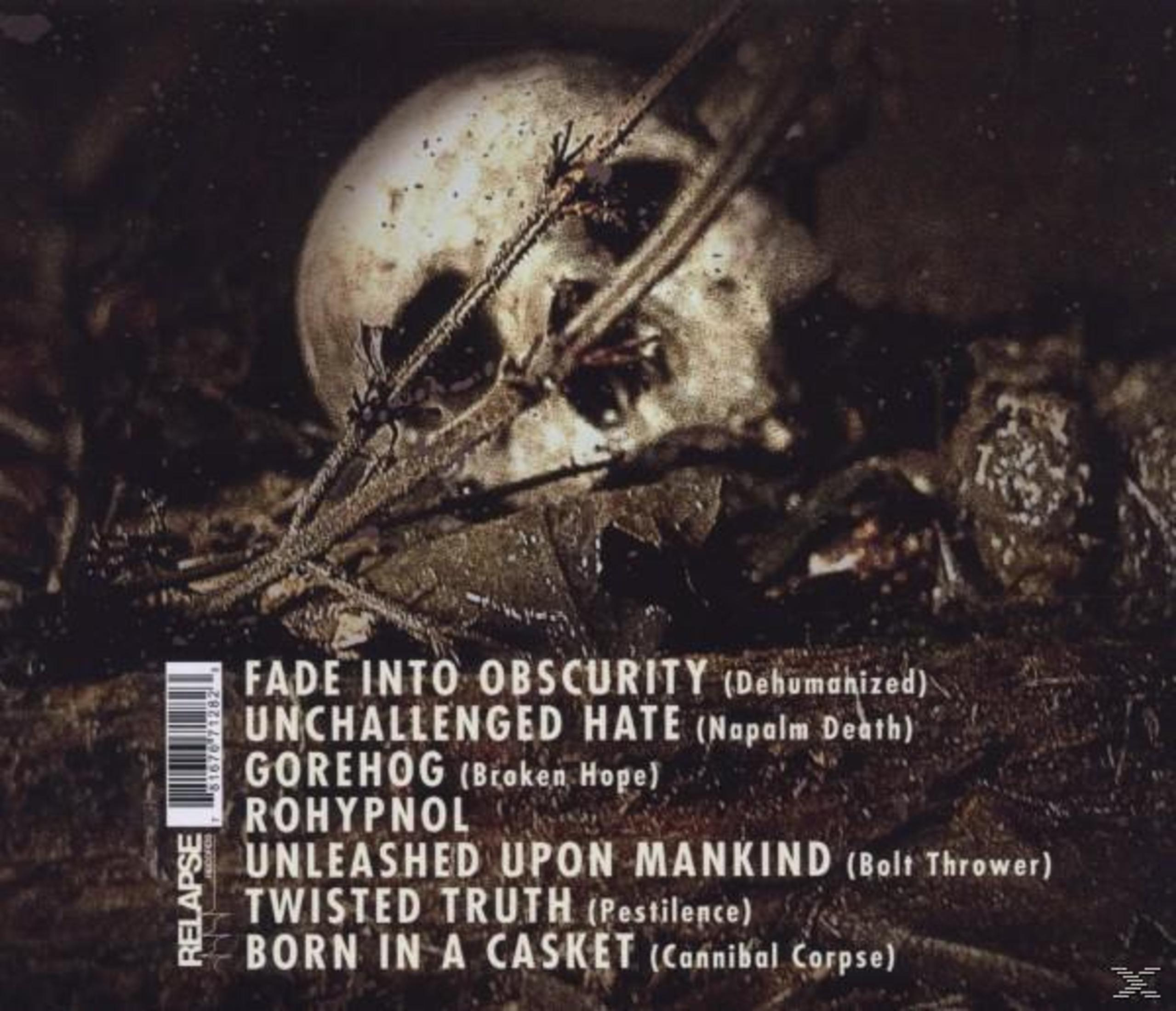 Ein Schädel mit Vegetation, dunkler Hintergrund und Text von einem Musikalbum.