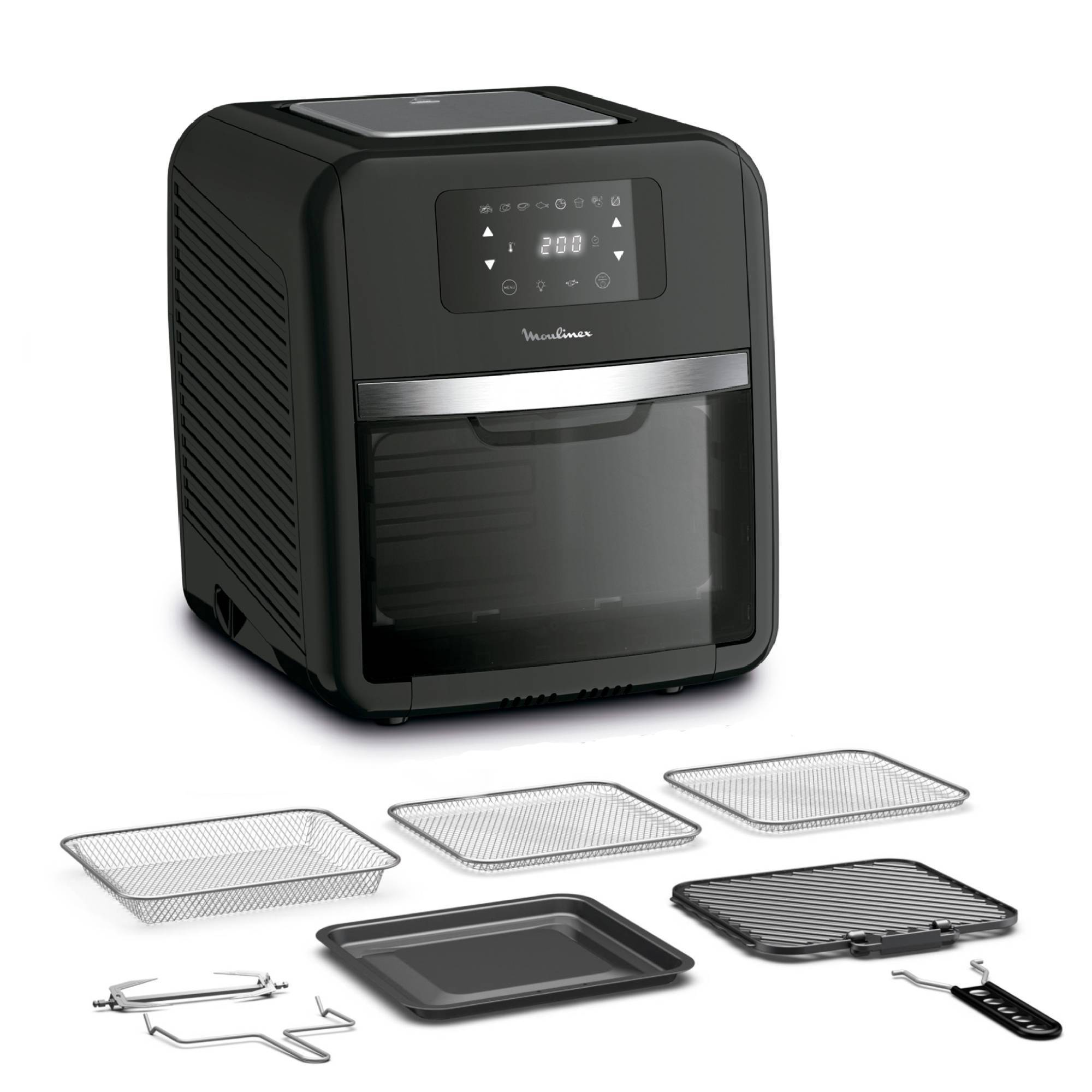 Een zwarte airfryer met accessoires. Het heeft een digitaal display en het merk is Moulinex. Verschillende trays en gereedschappen zijn inbegrepen.
