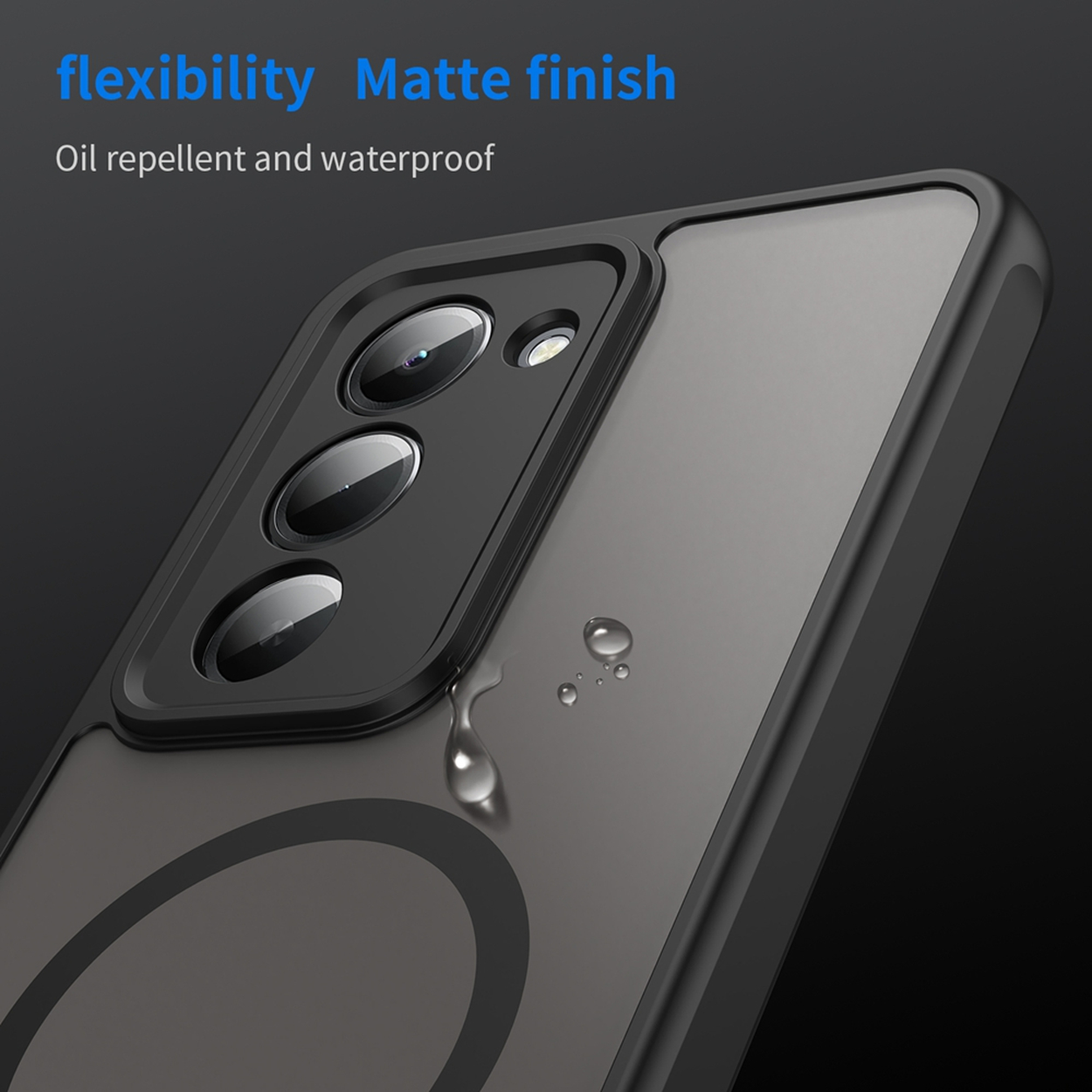 Gros plan d'une coque de téléphone. La coque est noire avec une finition mate. Des gouttelettes d'eau mettent en évidence son étanchéité.
