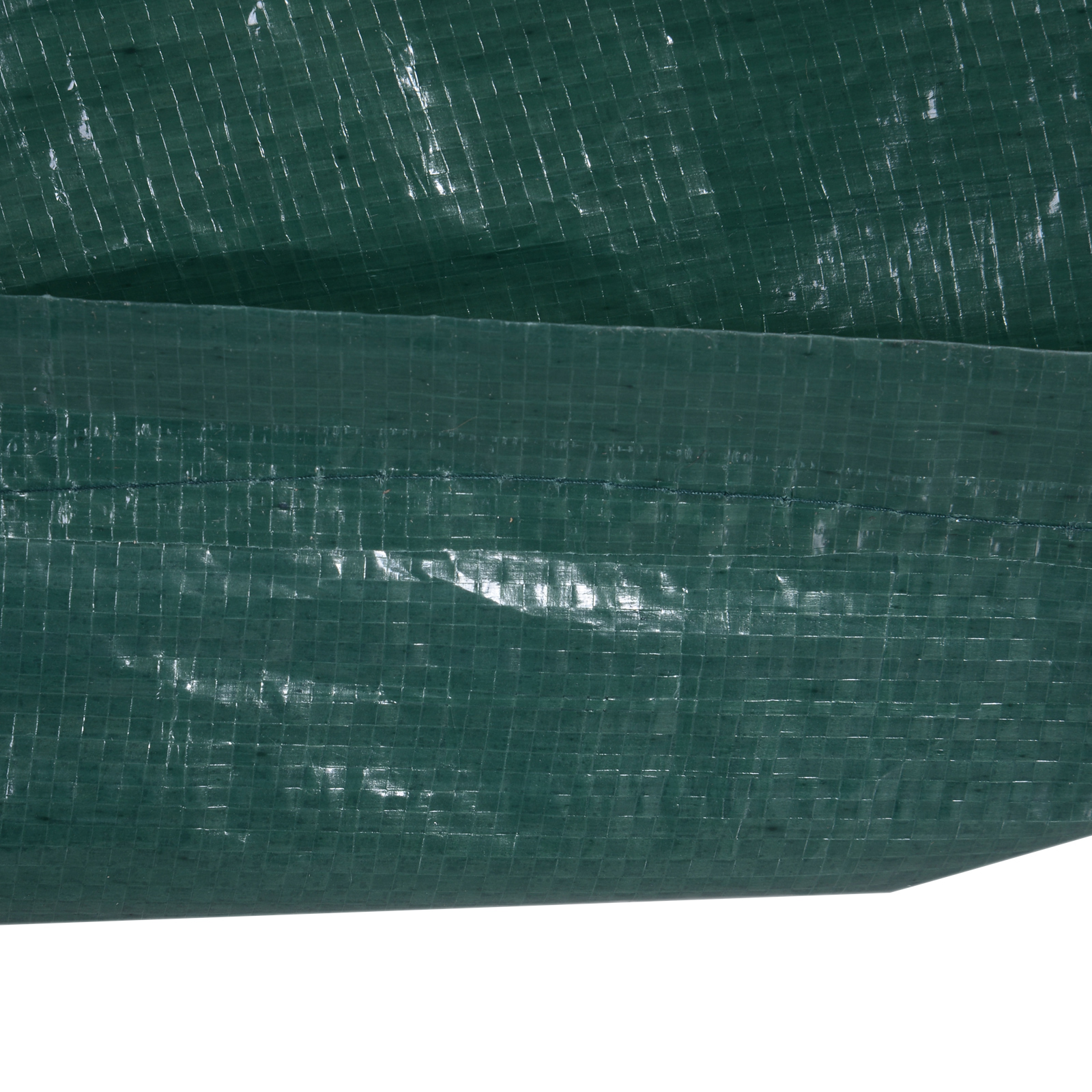 Primer plano de una lona verde con un patrón de cuadrícula. La lona está doblada, con espacio blanco en la parte inferior.
