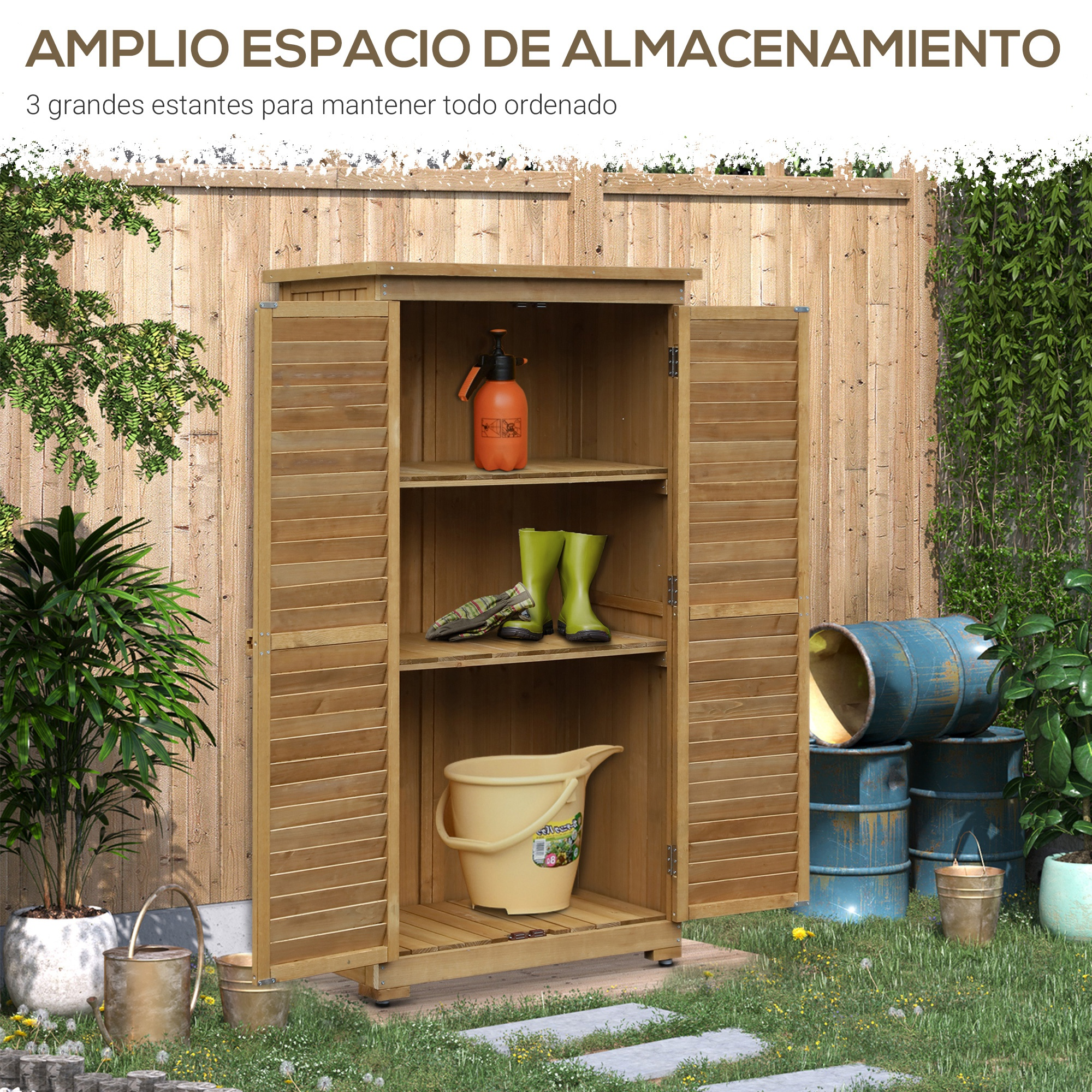 Armario de almacenamiento de madera con puertas abiertas, con botas, botella de spray y cubo. En un jardín.