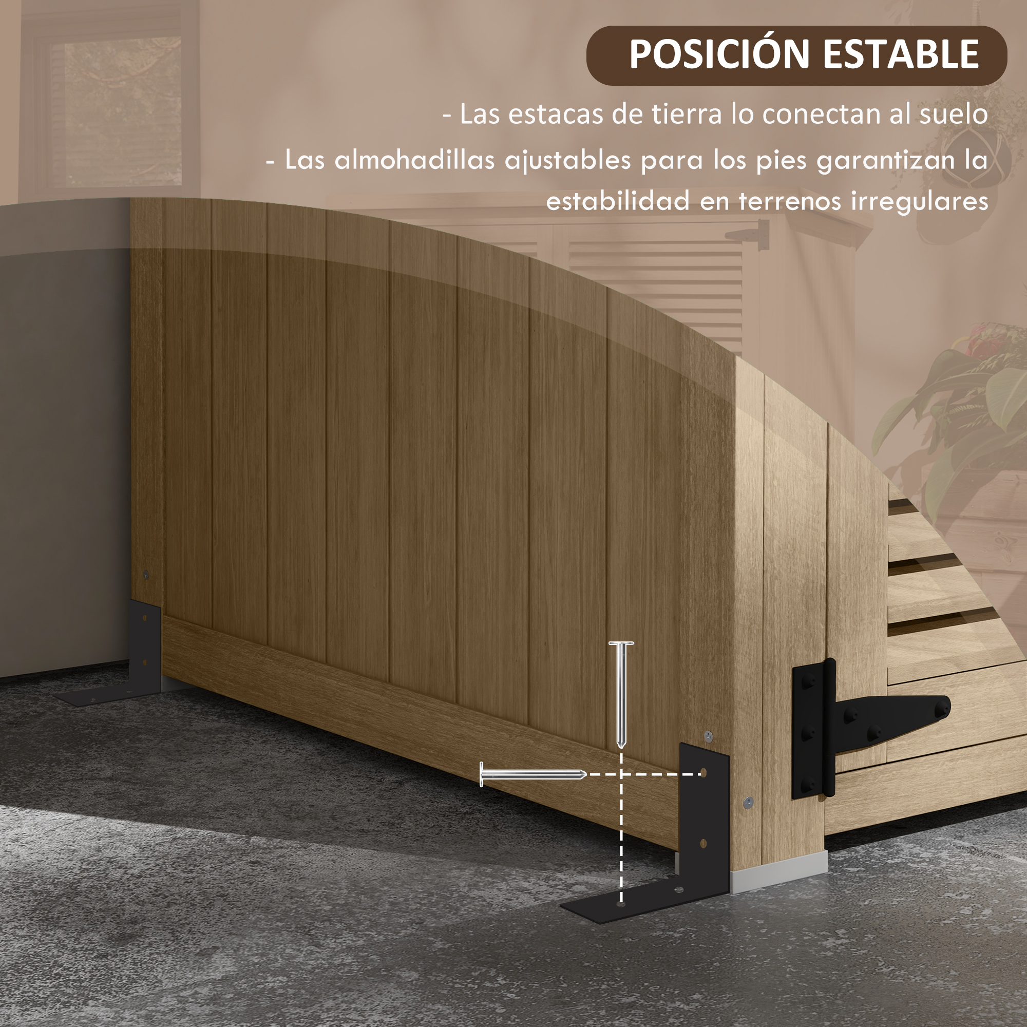 Estructura de madera con soportes metálicos, texto sobre estabilidad. Estacas y pies ajustables para terrenos irregulares.