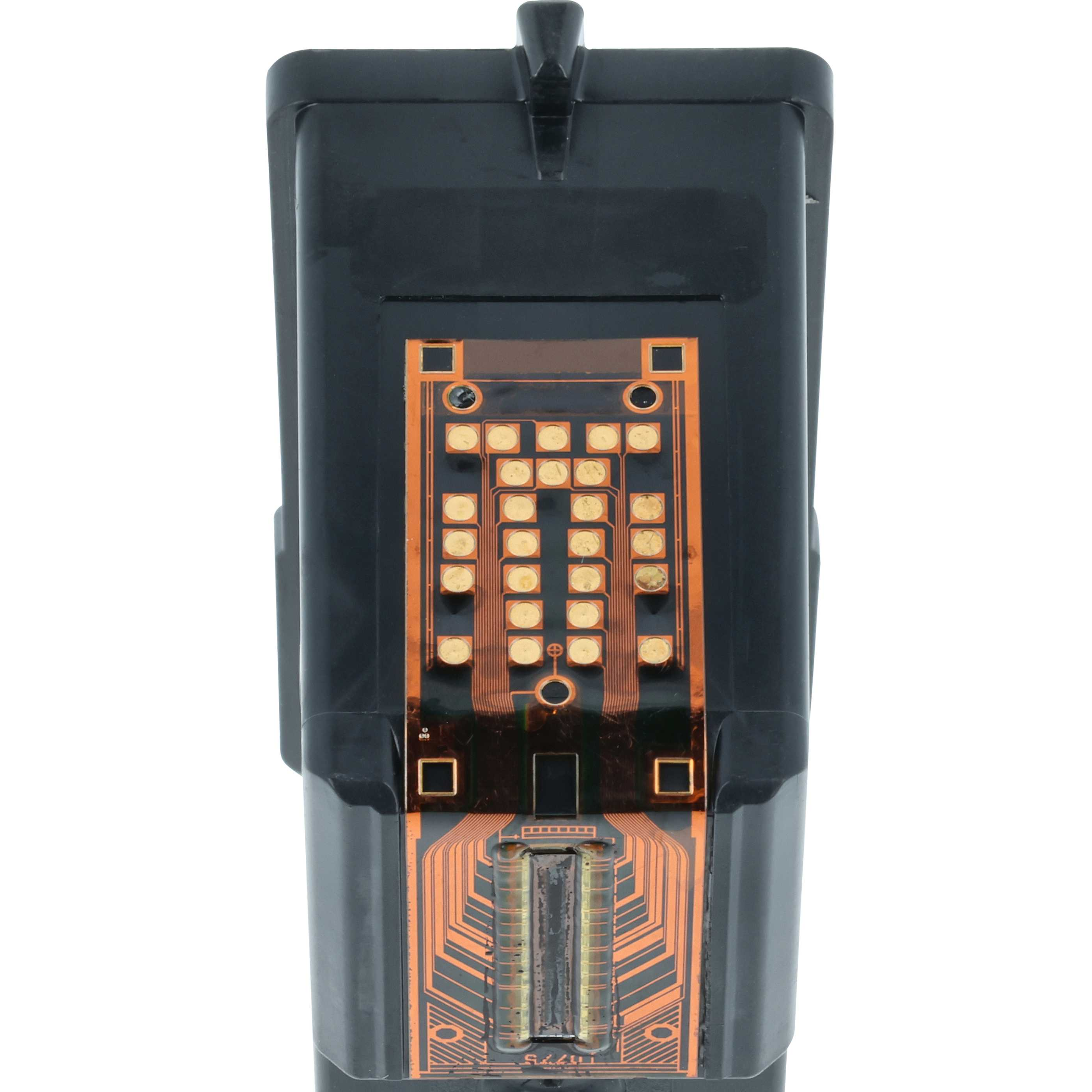 Eine schwarze Tintenpatrone mit einem orangefarbenen Leiterplattendesign. Die Oberseite hat einen kleinen Griff.