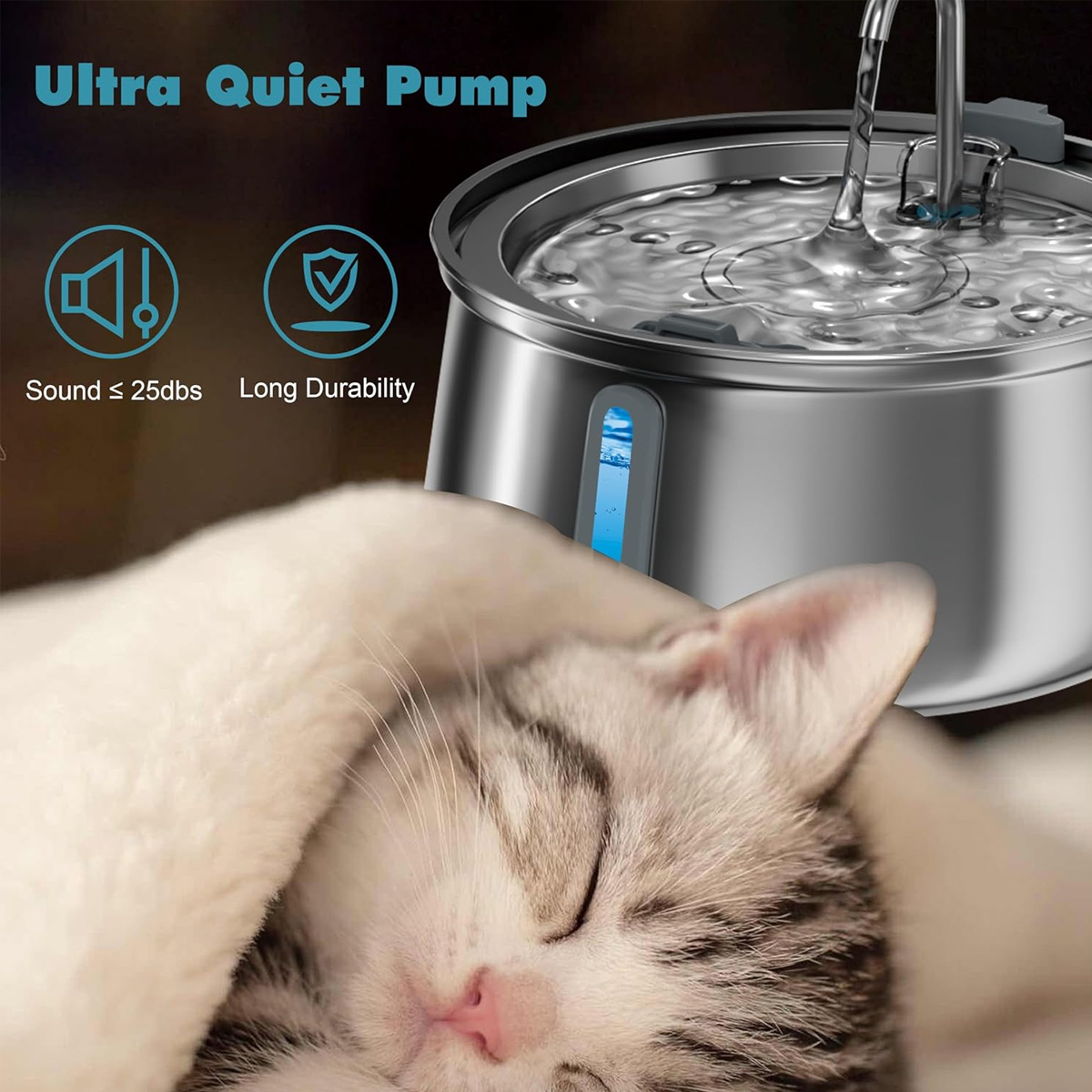 Eine Katze schläft unter einem Arm. Im Hintergrund ein Wasserbrunnen mit fließendem Wasser. Der Text lautet 'Ultra Quiet Pump'.