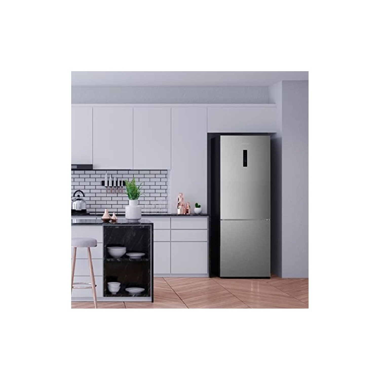 Una cucina moderna con un frigorifero in acciaio inossidabile. Sono visibili mobili bianchi, un piano di lavoro nero e pavimenti in legno.