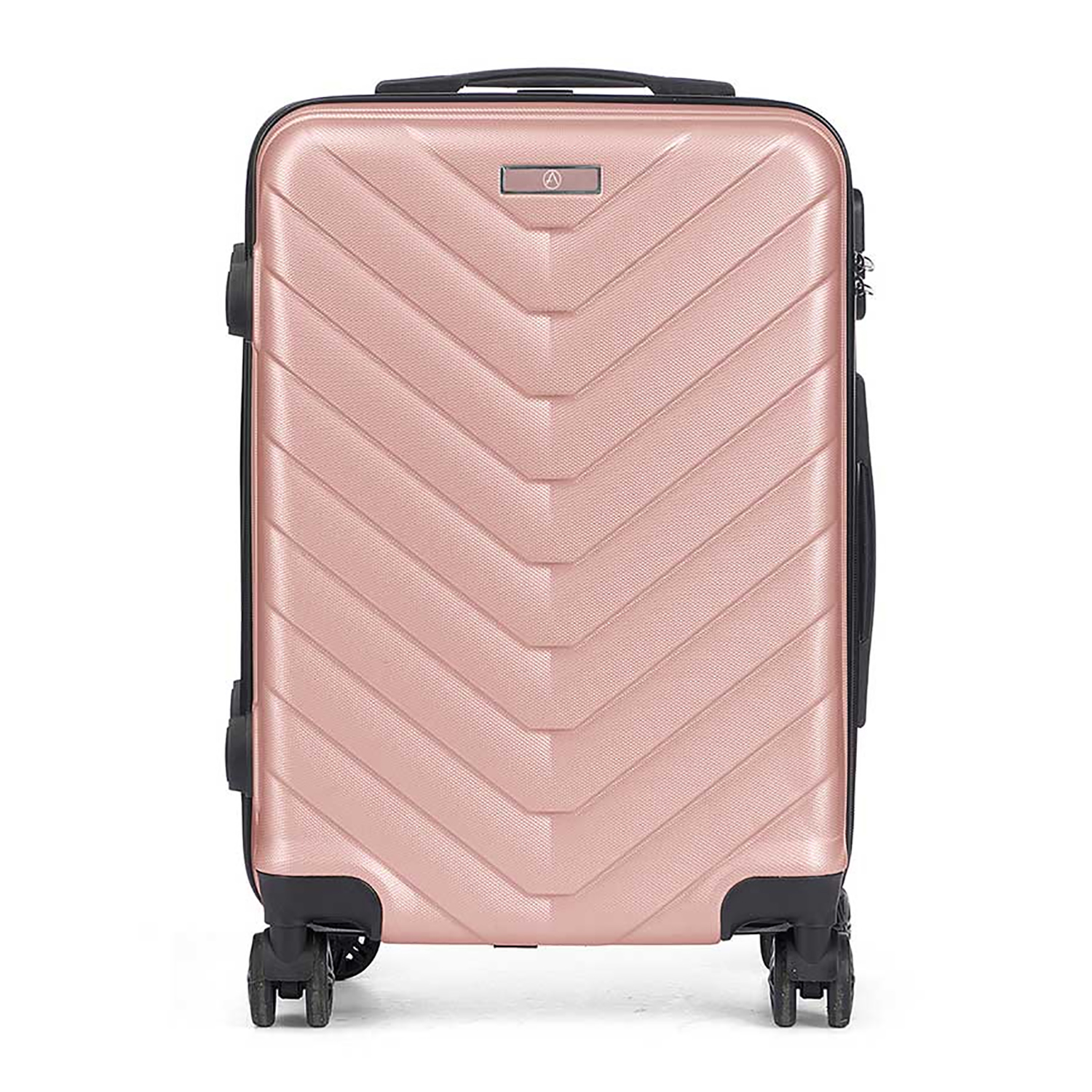Ein roségoldener Koffer mit einem strukturierten Chevron-Muster steht auf weißem Hintergrund. Er hat Räder, einen Griff und schwarze Akzente.