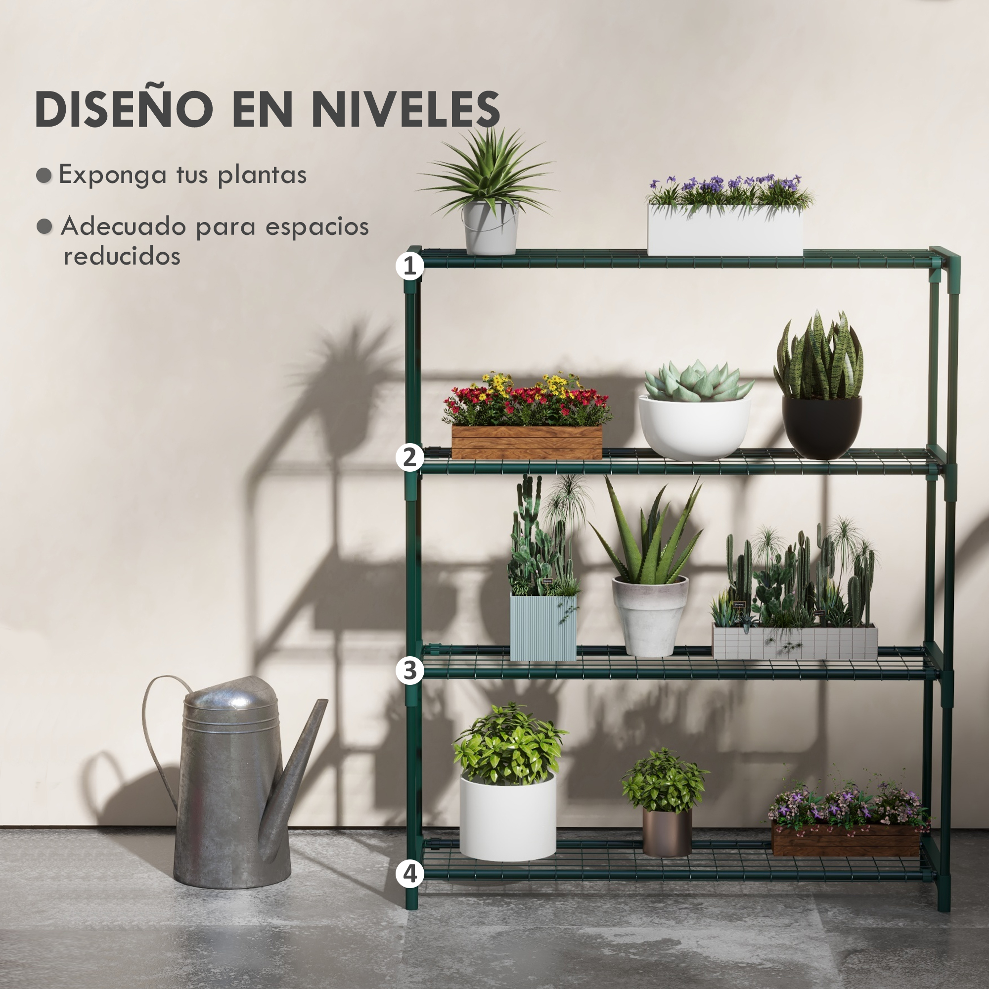 Un estante verde de varias plantas con varias plantas en macetas. Una regadera está en primer plano.