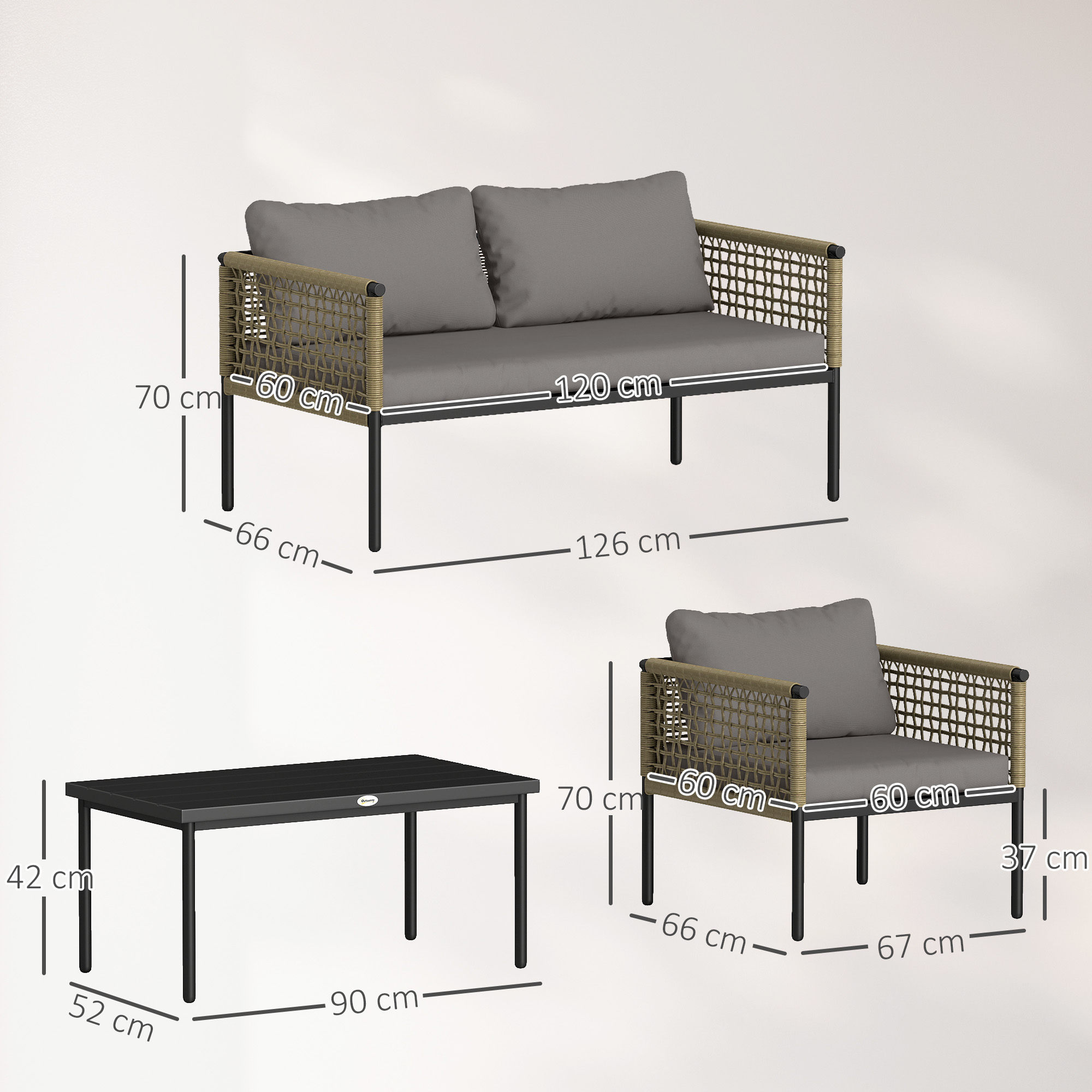 Un juego de patio con sofá, sillón y mesa. El juego incluye una mesa negra y muebles con cojines grises.