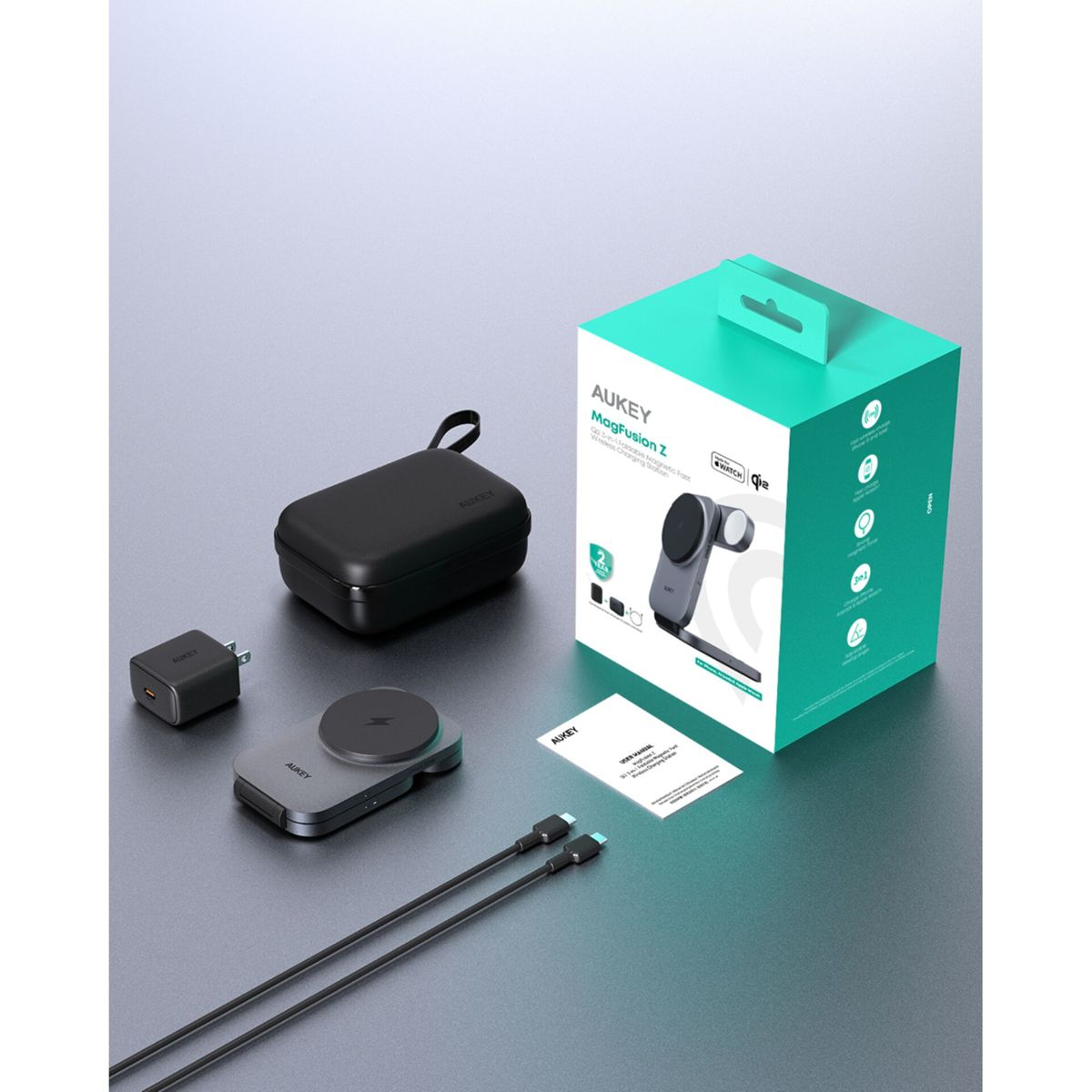 Una foto del producto muestra una estación de carga inalámbrica AUKEY MagFusion Z, una caja, un cargador, una funda y cables sobre una superficie.