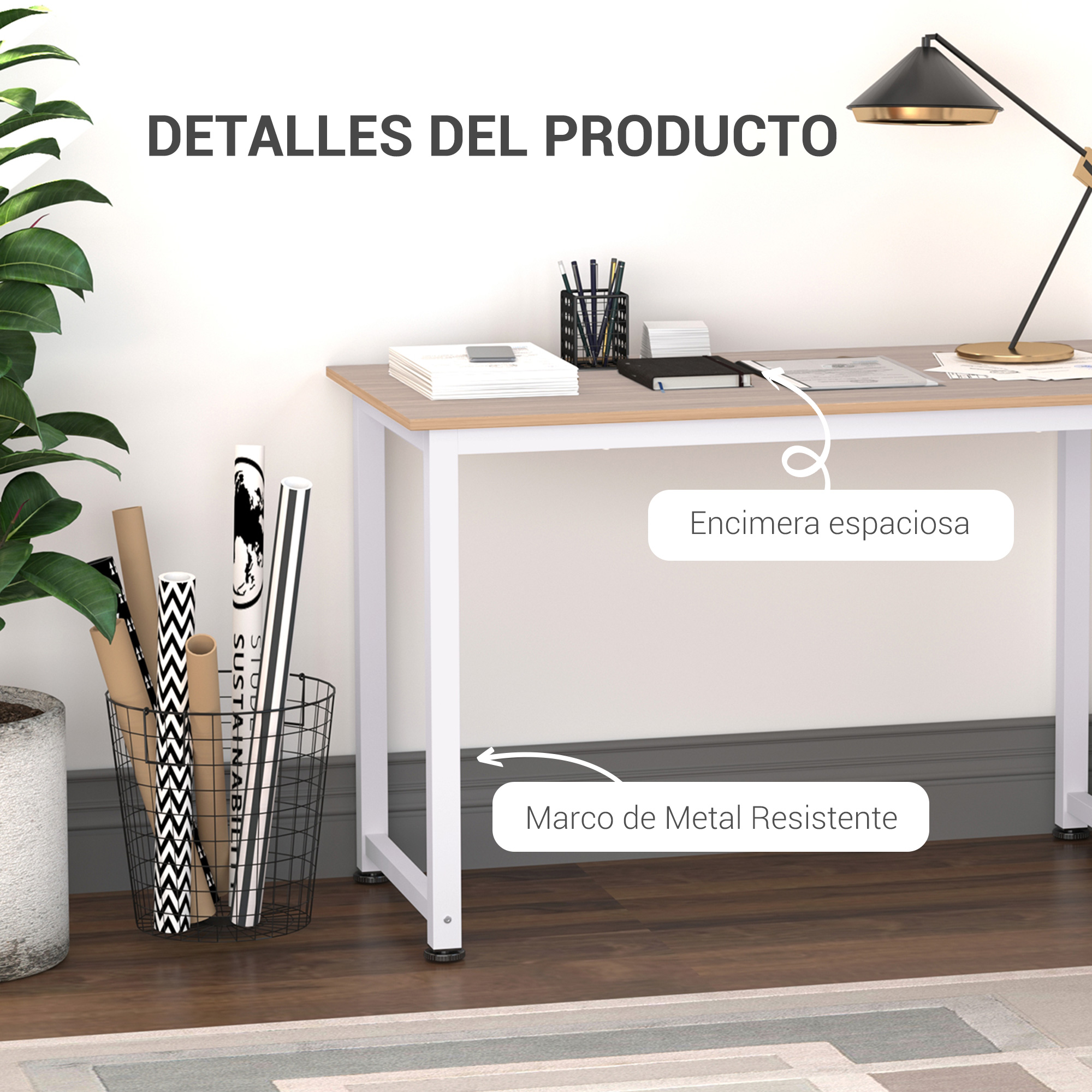 Un escritorio con patas blancas y tapa de madera. A la izquierda, una planta y una cesta de alambre con papeles enrollados. Una lámpara a la derecha.