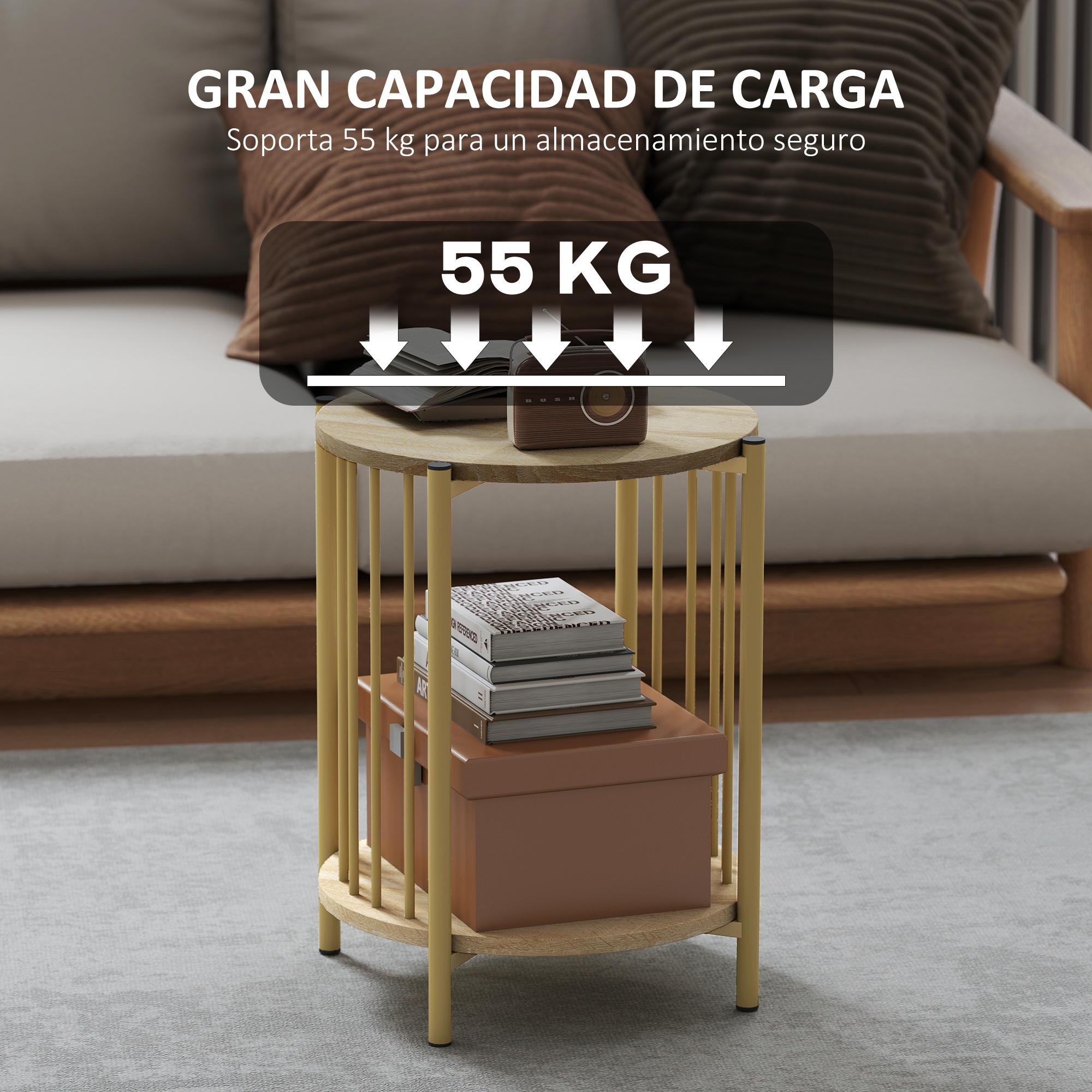 Una mesa redonda con libros, una radio y una caja. El texto dice capacidad de 55 KG. El fondo muestra un sofá.