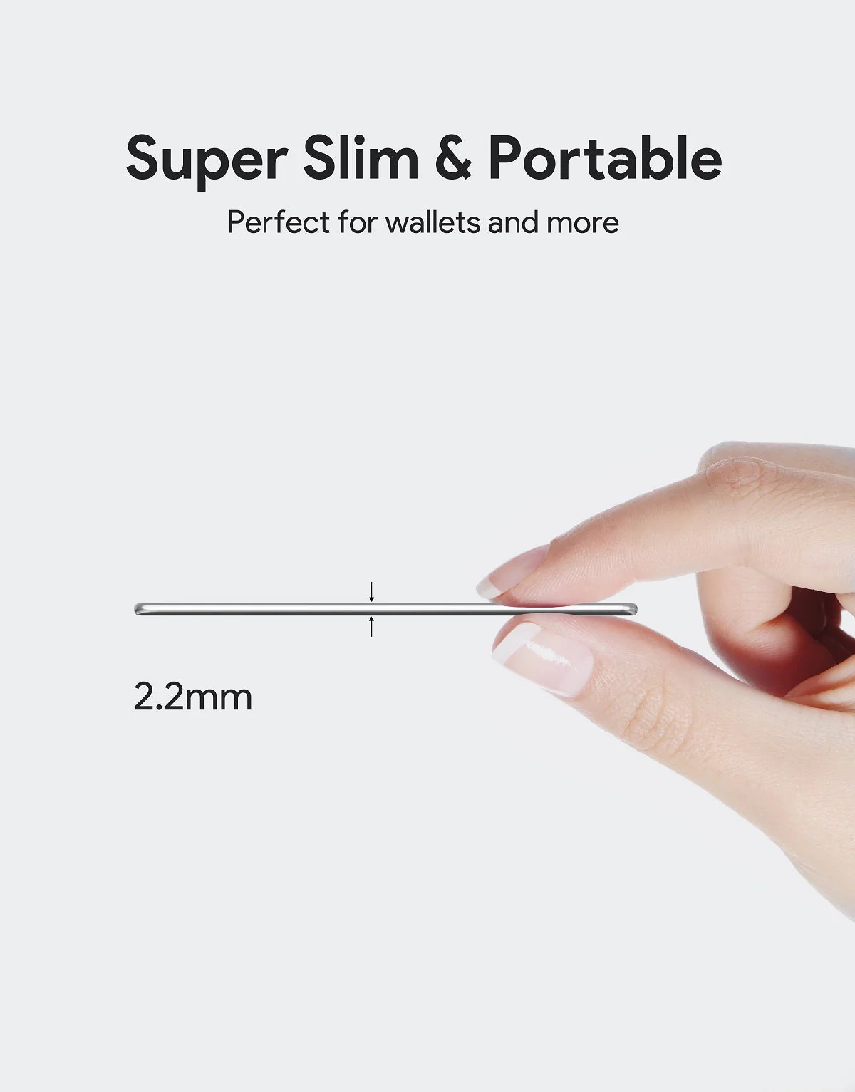 Una mano sostiene un objeto delgado y plateado. Texto: 'Super Slim & Portable' y '2.2mm'.