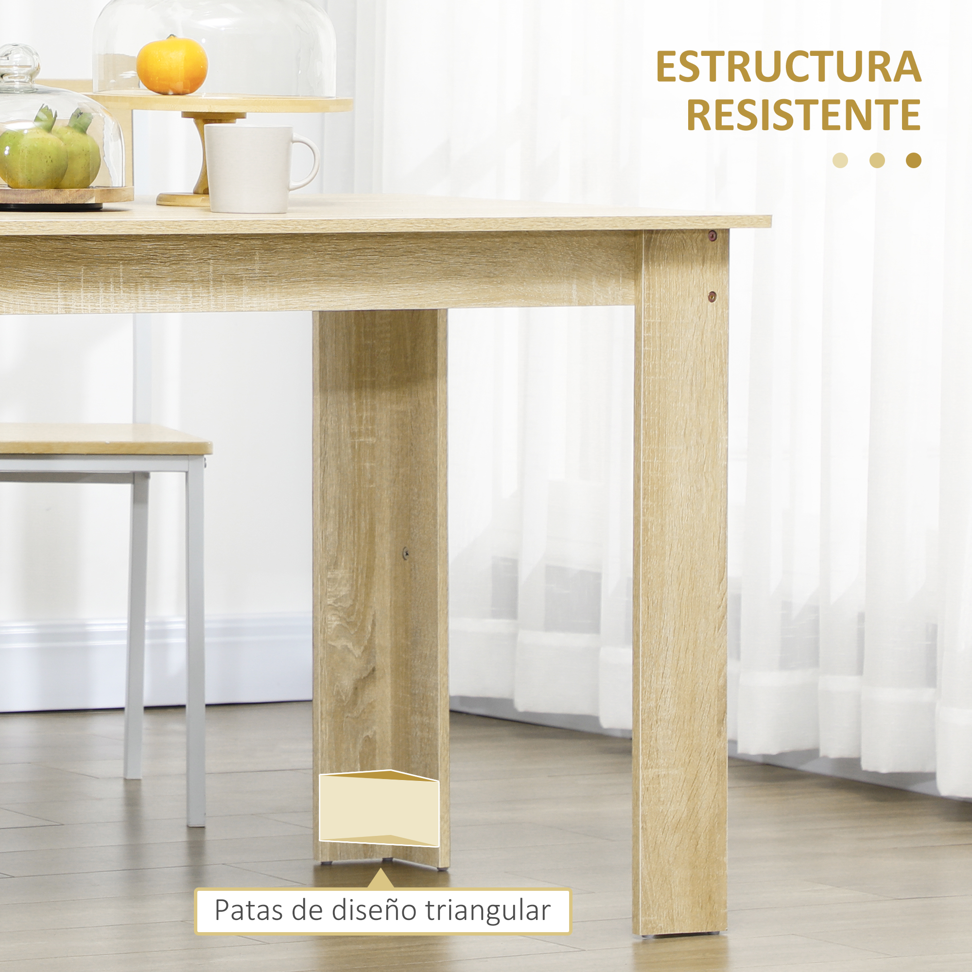 Mesa de madera con patas triangulares. Sobre la mesa hay una mesa pequeña y una cúpula de cristal con una taza y frutas.