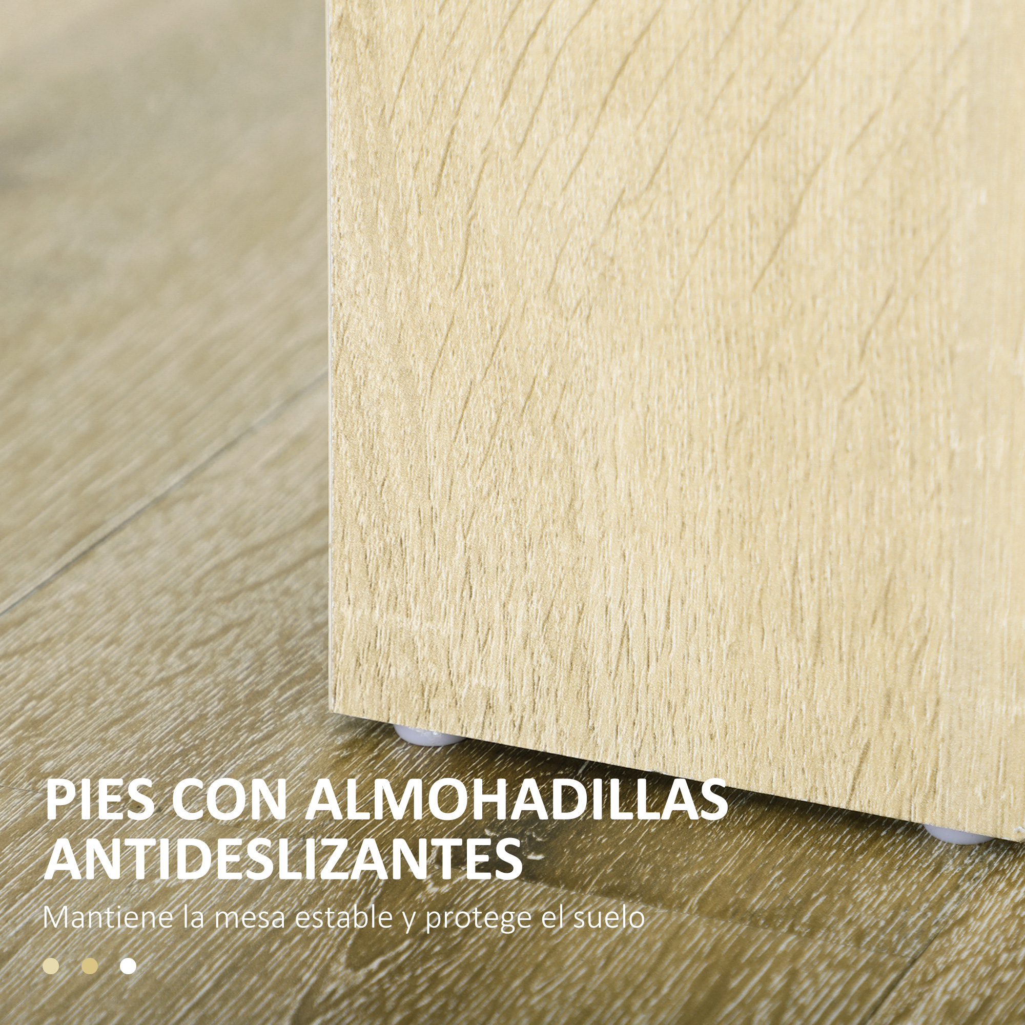 Primer plano de una esquina de mesa de madera clara con almohadillas antideslizantes. El suelo es marrón claro. Texto en español visible.