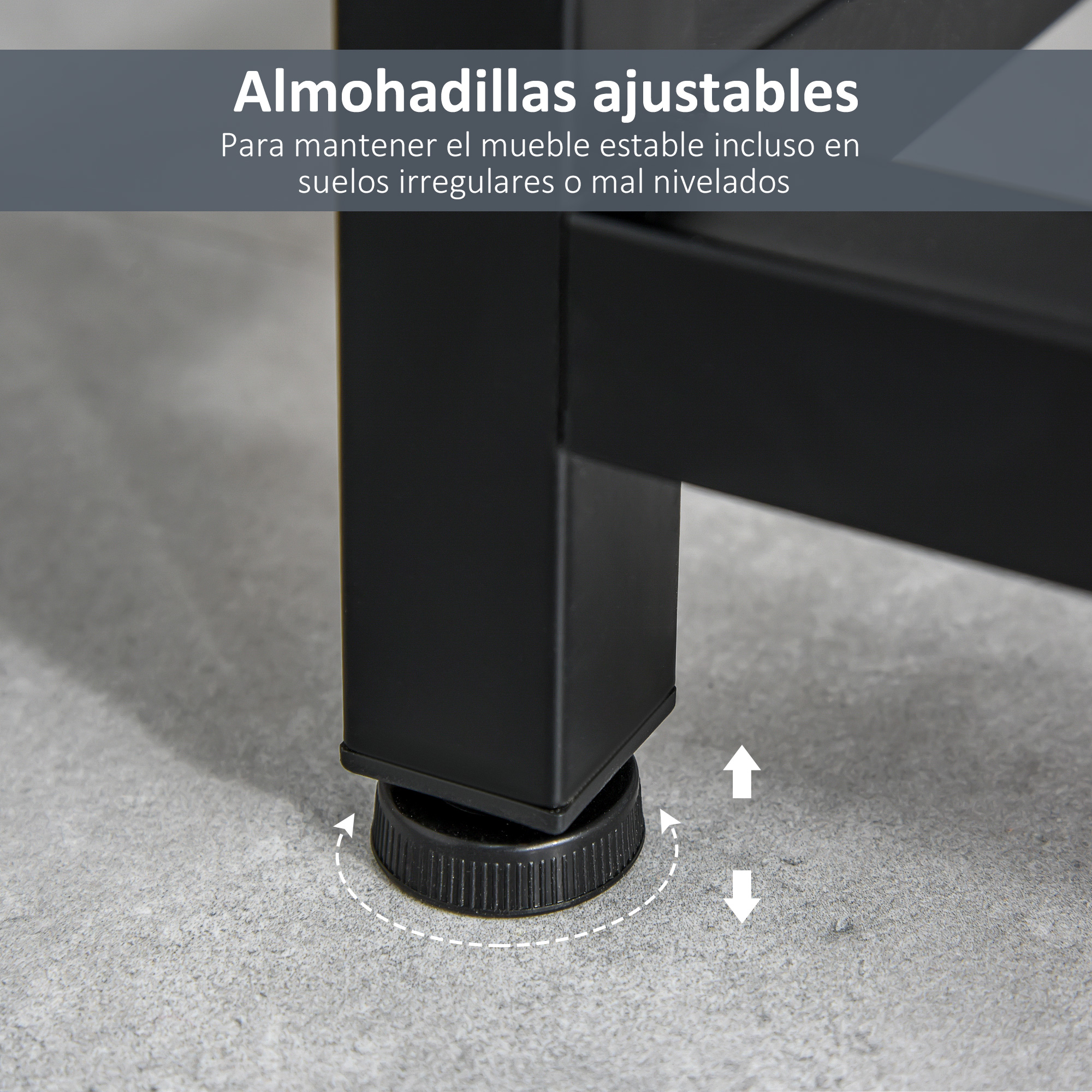 Pata de mueble negra con pie ajustable sobre superficie gris. Flechas indican dirección de ajuste.