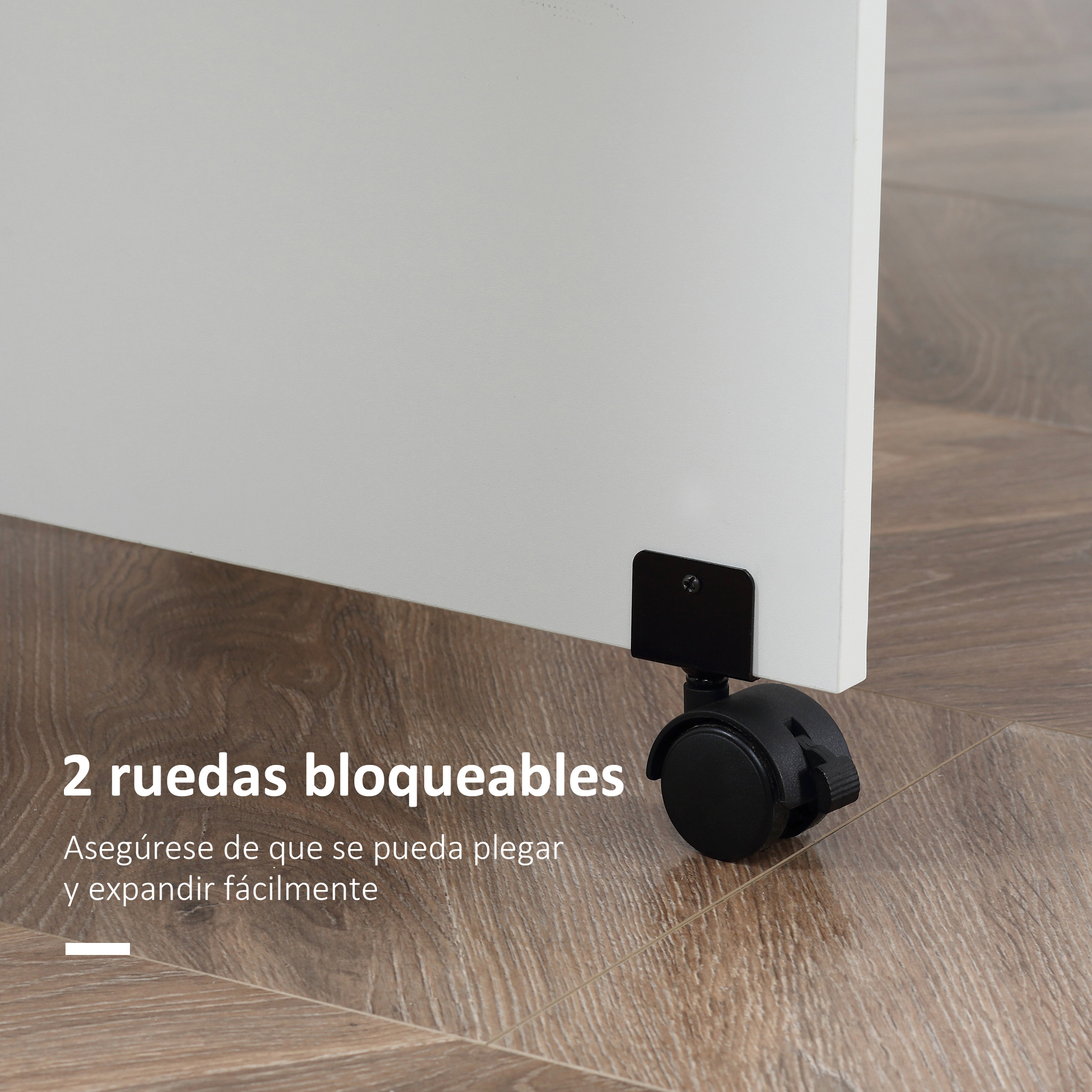 Un panel blanco con una rueda negra adjunta. El suelo es de madera. Texto dice: '2 ruedas bloqueables'.