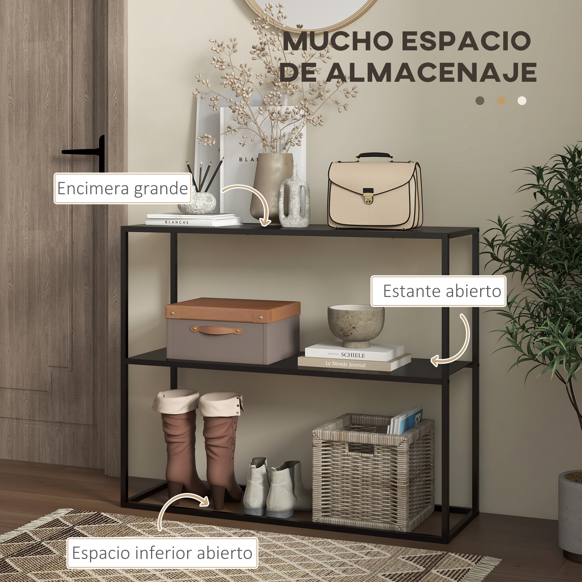Una estantería de metal negro con varios objetos: un jarrón, un bolso, botas y una cesta. La pared es beige y el suelo tiene una alfombra.