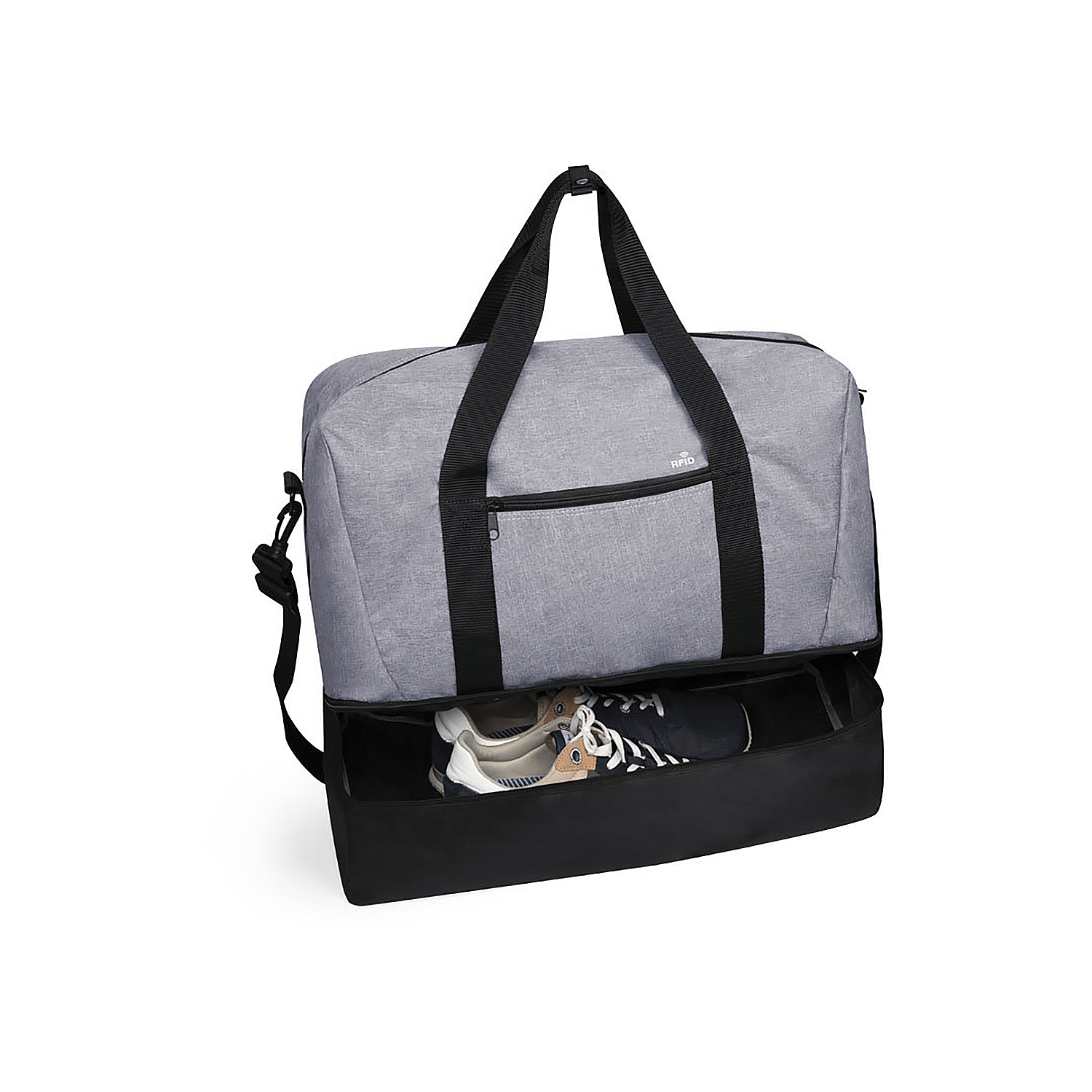 Una bolsa de lona gris y negra con un compartimento separado para zapatos, que contiene zapatos. Asas negras y una correa para el hombro.