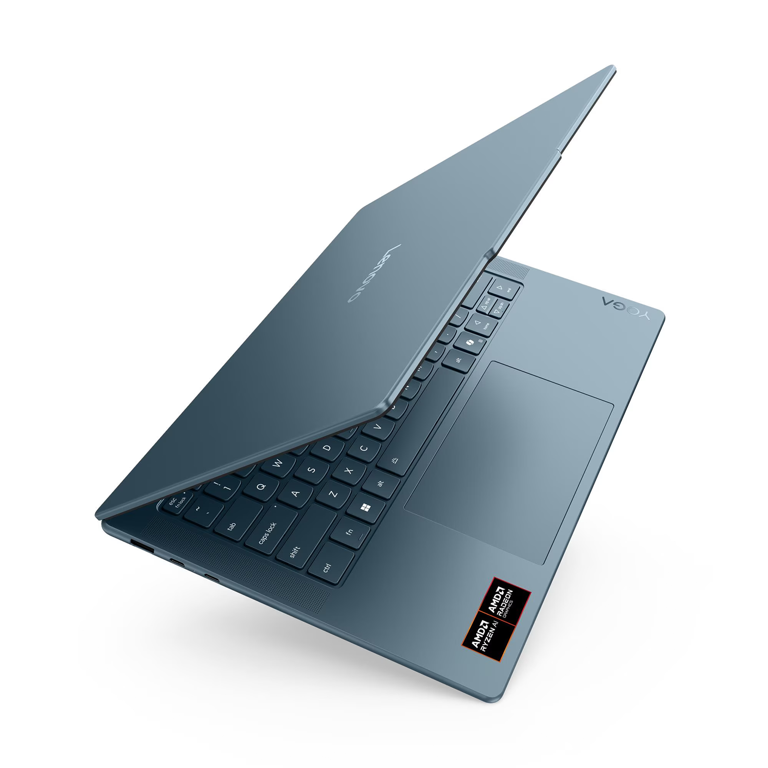 Mavi bir Lenovo Yoga dizüstü bilgisayar açık, klavye ve dokunmatik yüzeyi gösteriyor. Ekran hafifçe açık, Lenovo logosunu gösteriyor.