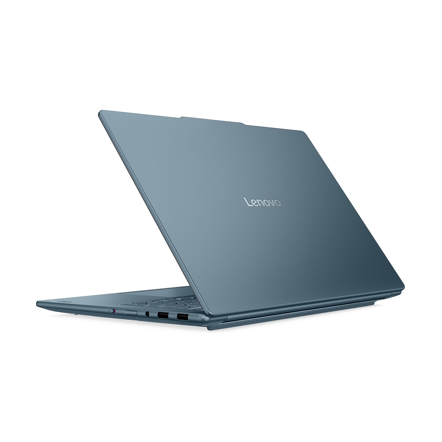 Mavi bir Lenovo dizüstü bilgisayar hafifçe açık, klavyeyi ve bağlantı noktalarını gösteriyor. Marka adı kapakta görülebilir. Beyaz zemin.