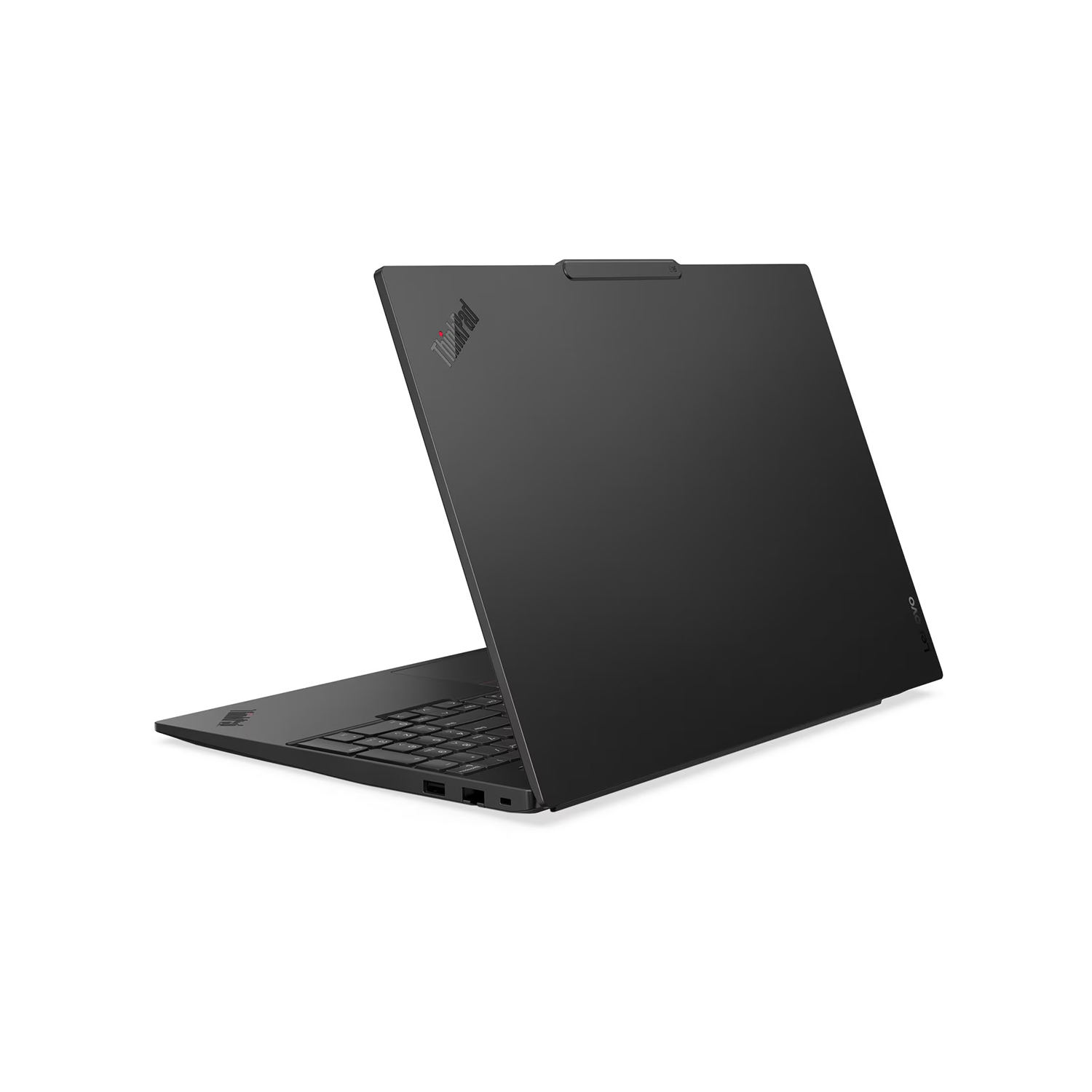 Siyah bir ThinkPad dizüstü bilgisayar hafifçe açık, klavyeyi gösteriyor. Ekran geriye doğru eğik. Arka plan beyaz.