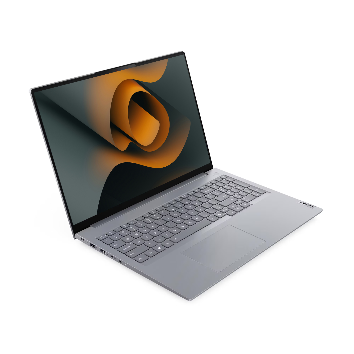 Gri bir Lenovo dizüstü bilgisayar beyaz bir arka plan üzerinde açık ve açılı duruyor. Ekran soyut turuncu ve gri bir tasarım gösteriyor.
