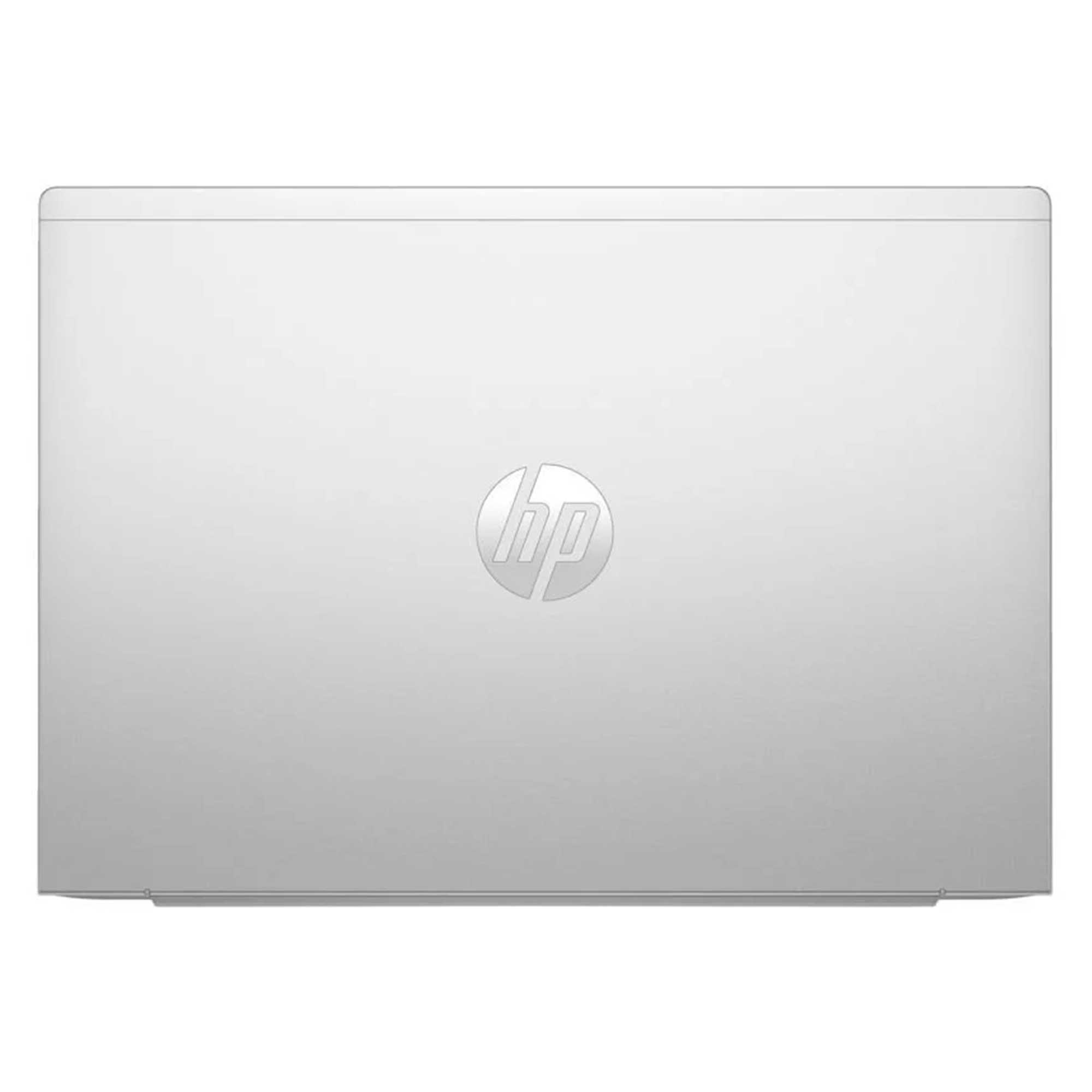 Ortada HP logosu bulunan gümüş renkli bir HP dizüstü bilgisayarın üstten görünümü. Dizüstü bilgisayar kapalı.