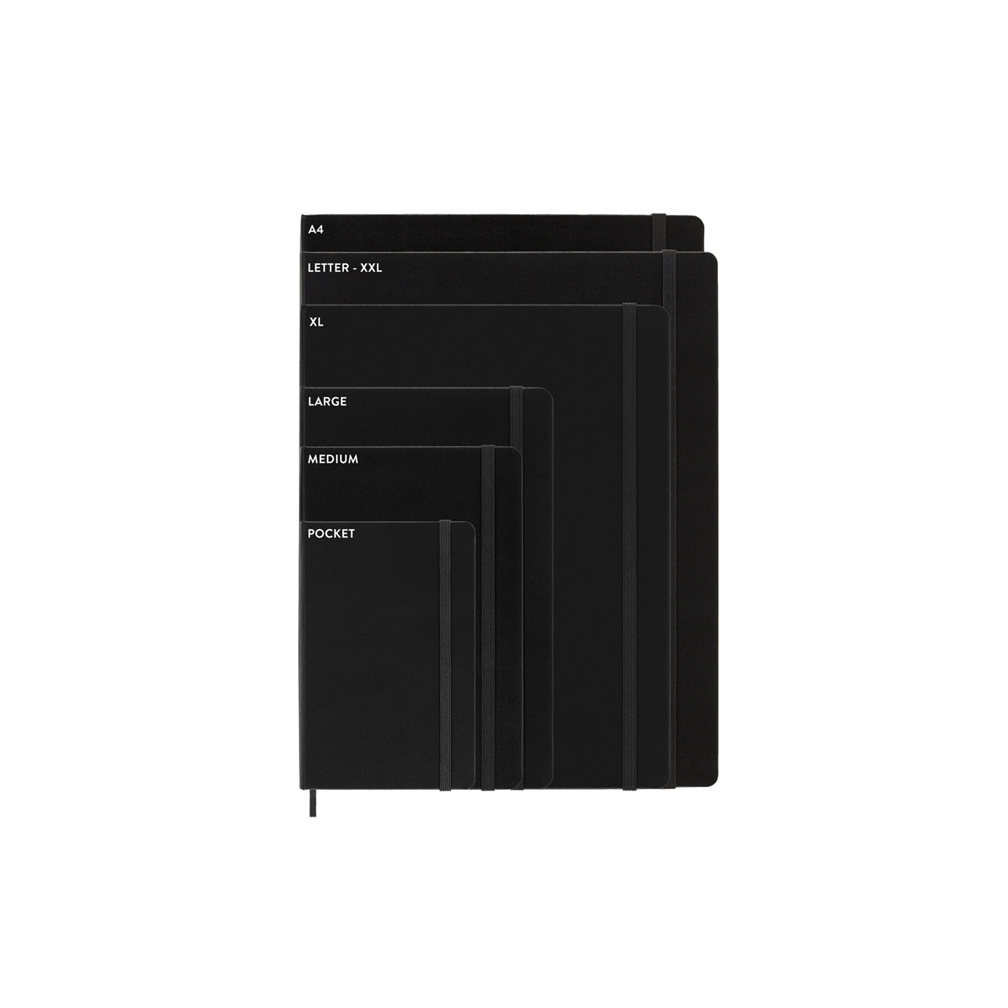Schwarze Notizbücher verschiedener Größen vertikal angeordnet, beschriftet mit A4, Letter-XXL, XL, Large, Medium und Pocket.