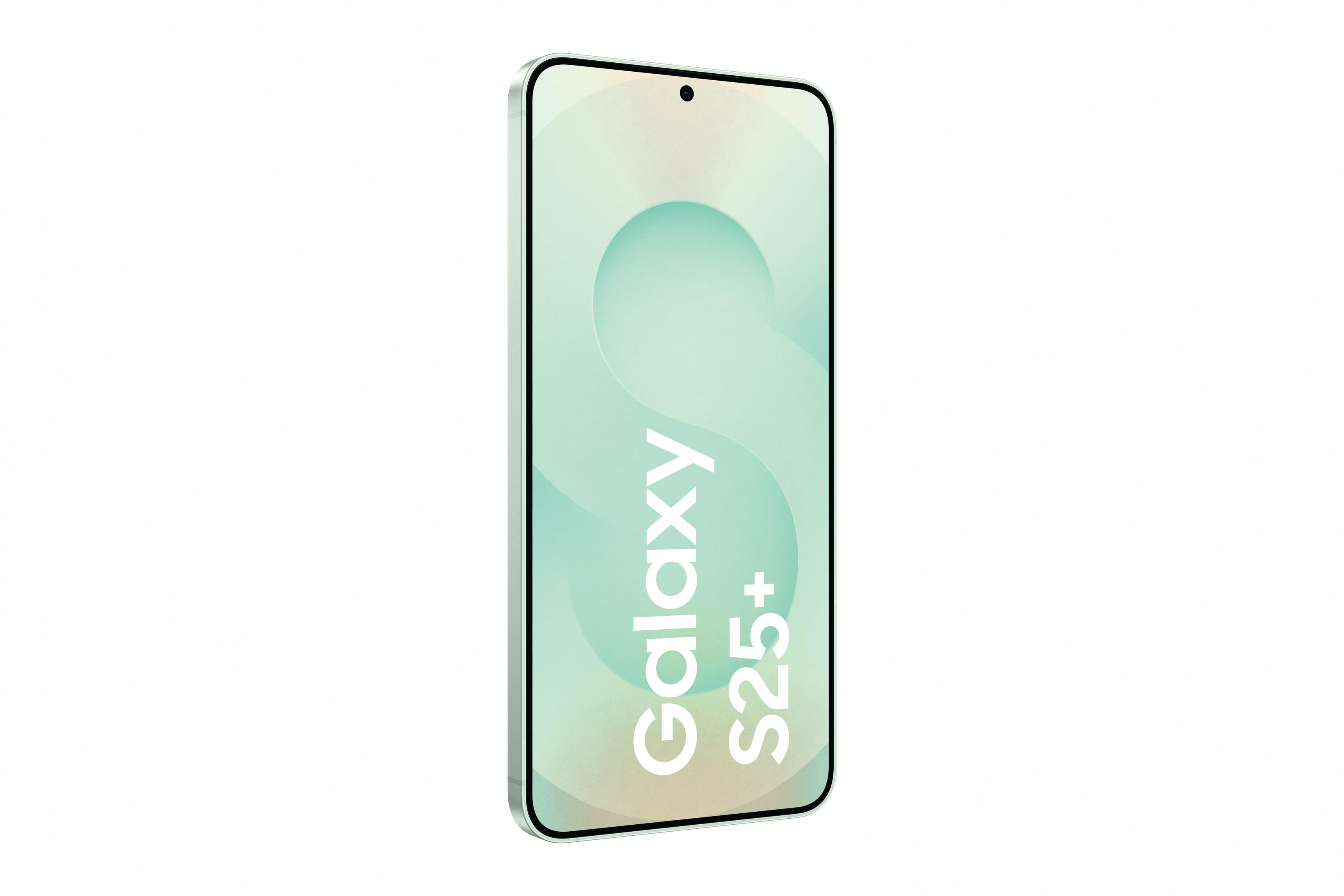 Ein mintgrünes Smartphone, Galaxy S25+, auf weißem Hintergrund. Der Bildschirm zeigt ein hellgrünes Design.