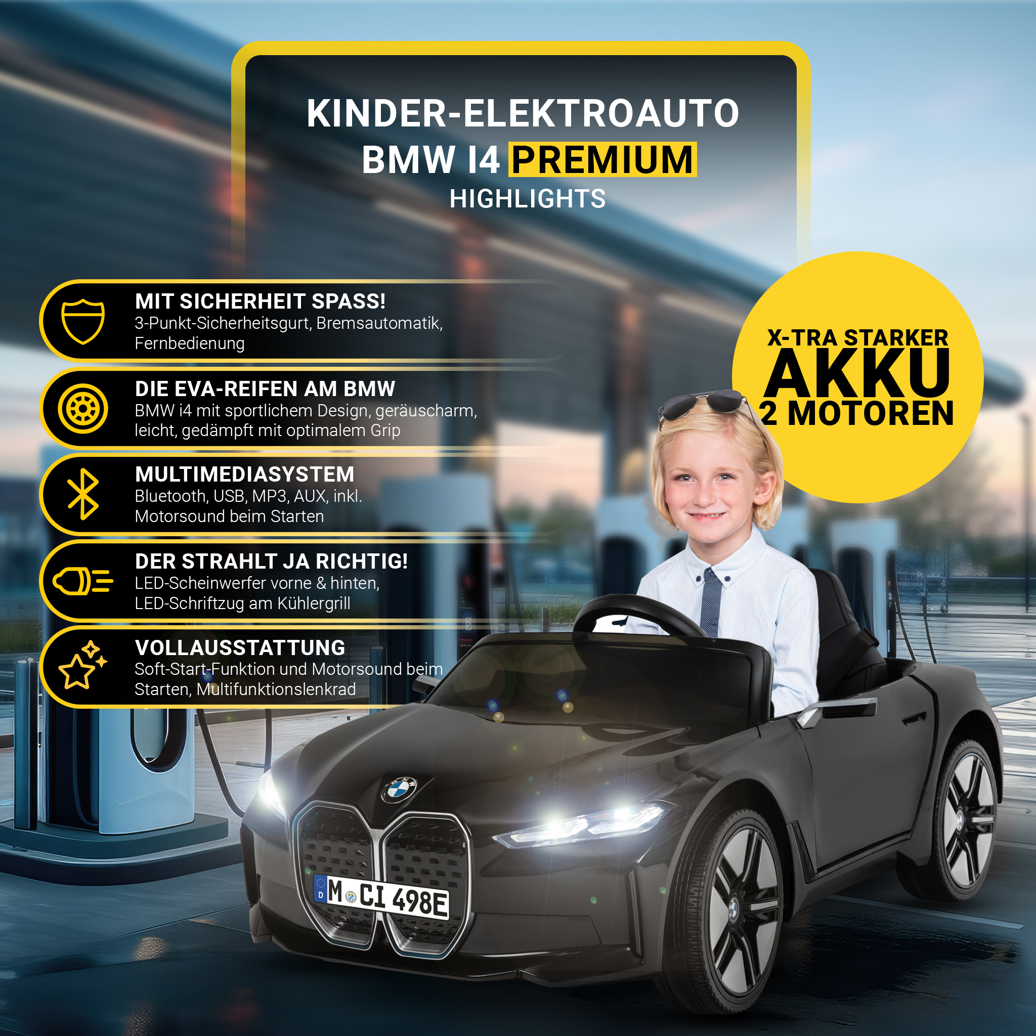 Ein Kind in einem schwarzen Spielzeugauto. Das Auto hat Scheinwerfer. Text hebt Merkmale des Autos hervor, einschließlich Batterie und Motoren.
