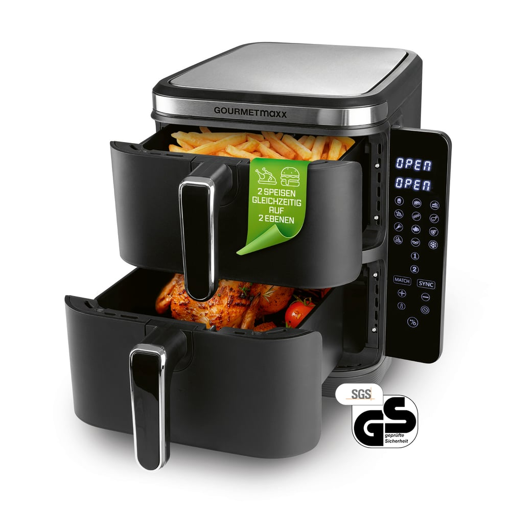 Una friggitrice ad aria nera con due scomparti. Uno ha patatine fritte, l'altro un pollo arrosto. Ha un display digitale e il marchio 'GOURMETmaxx'.