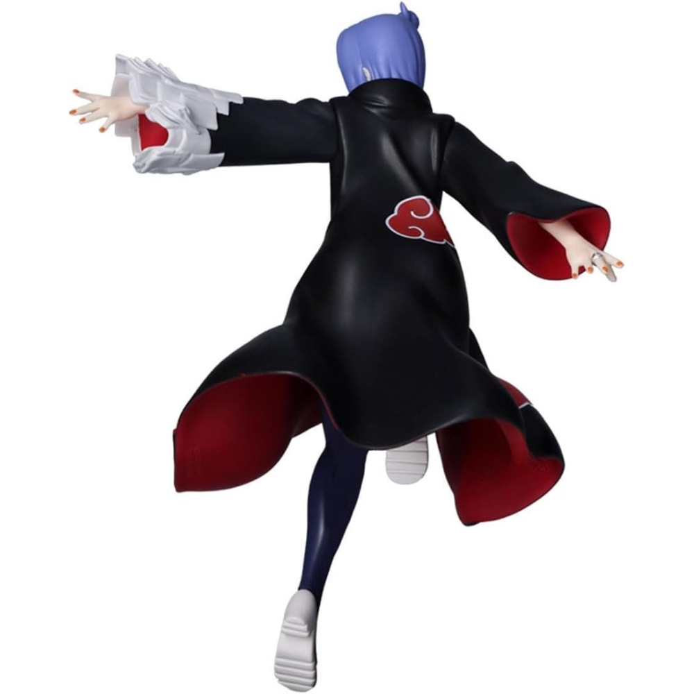 Anime-Figur, blaue Haare, schwarzer Mantel mit rotem Innenfutter und Wolkensymbol, weiße Manschetten und weiße Schuhe.