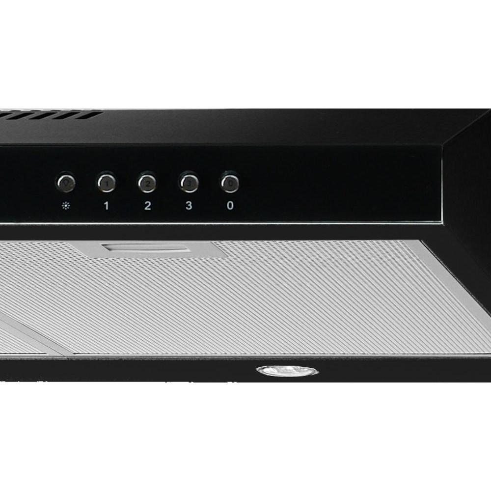 Zbliżenie czarnego okapu z przyciskami sterowania. Zawiera ponumerowane przyciski i metalowy filtr siatkowy.