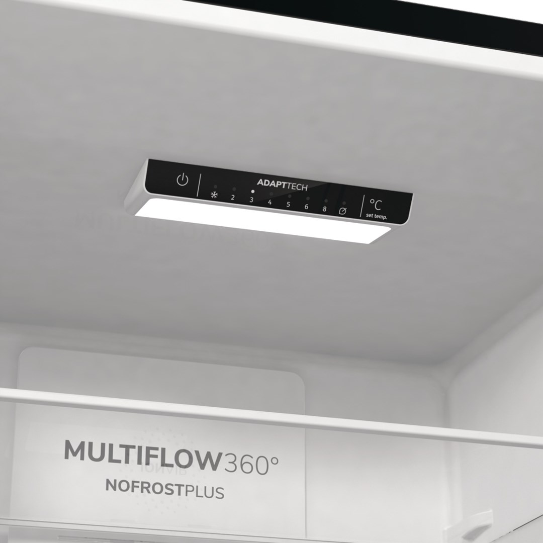 Wewnątrz lodówki panel sterowania wyświetla ustawienia. Poniżej napis 'MULTIFLOW360° NOFROSTPLUS'.